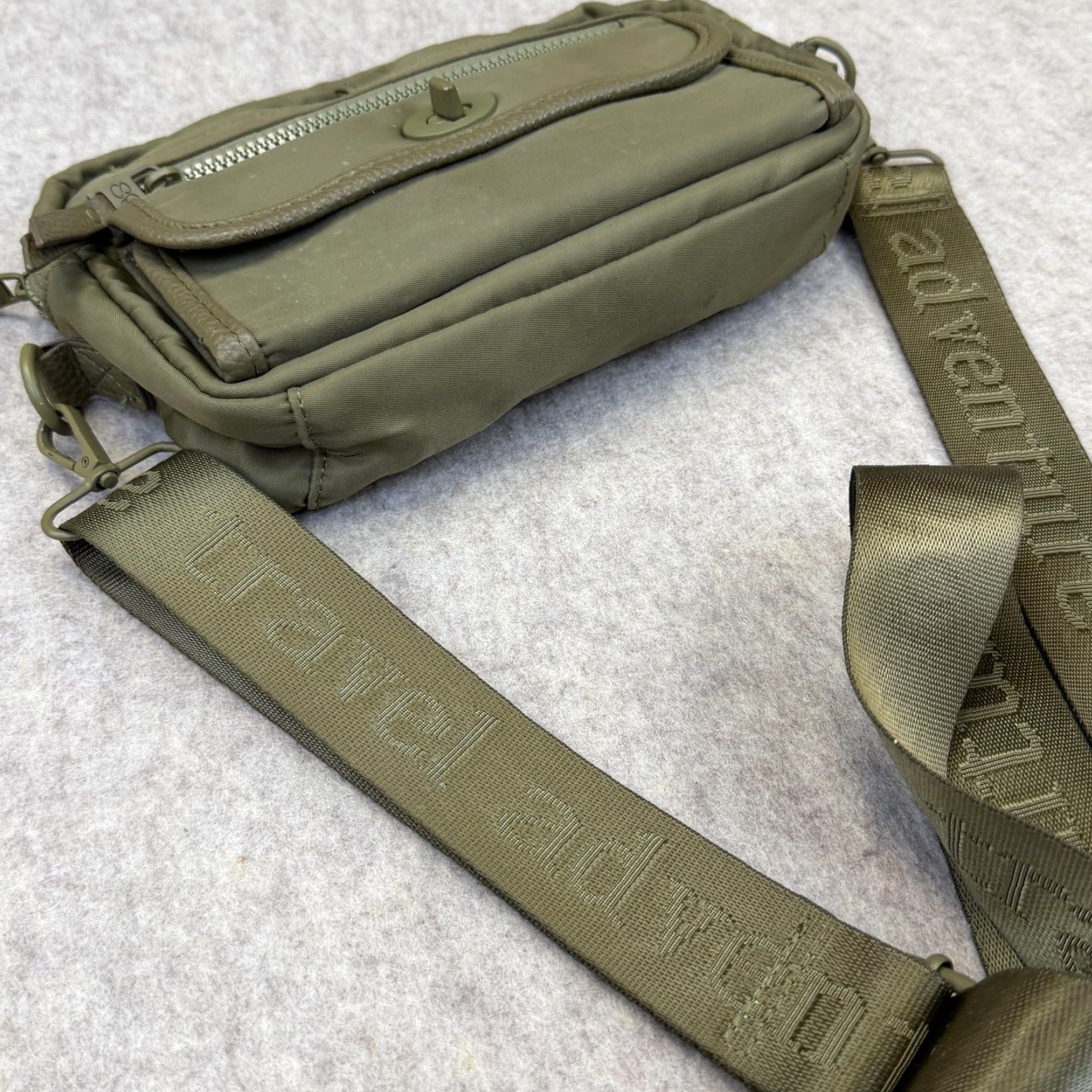Vintage Travel Crossbody Bag Unisex Small Green Adjustable Strap Zip Pockets Detachable Size ONE SIZE - 2 Thumbnail