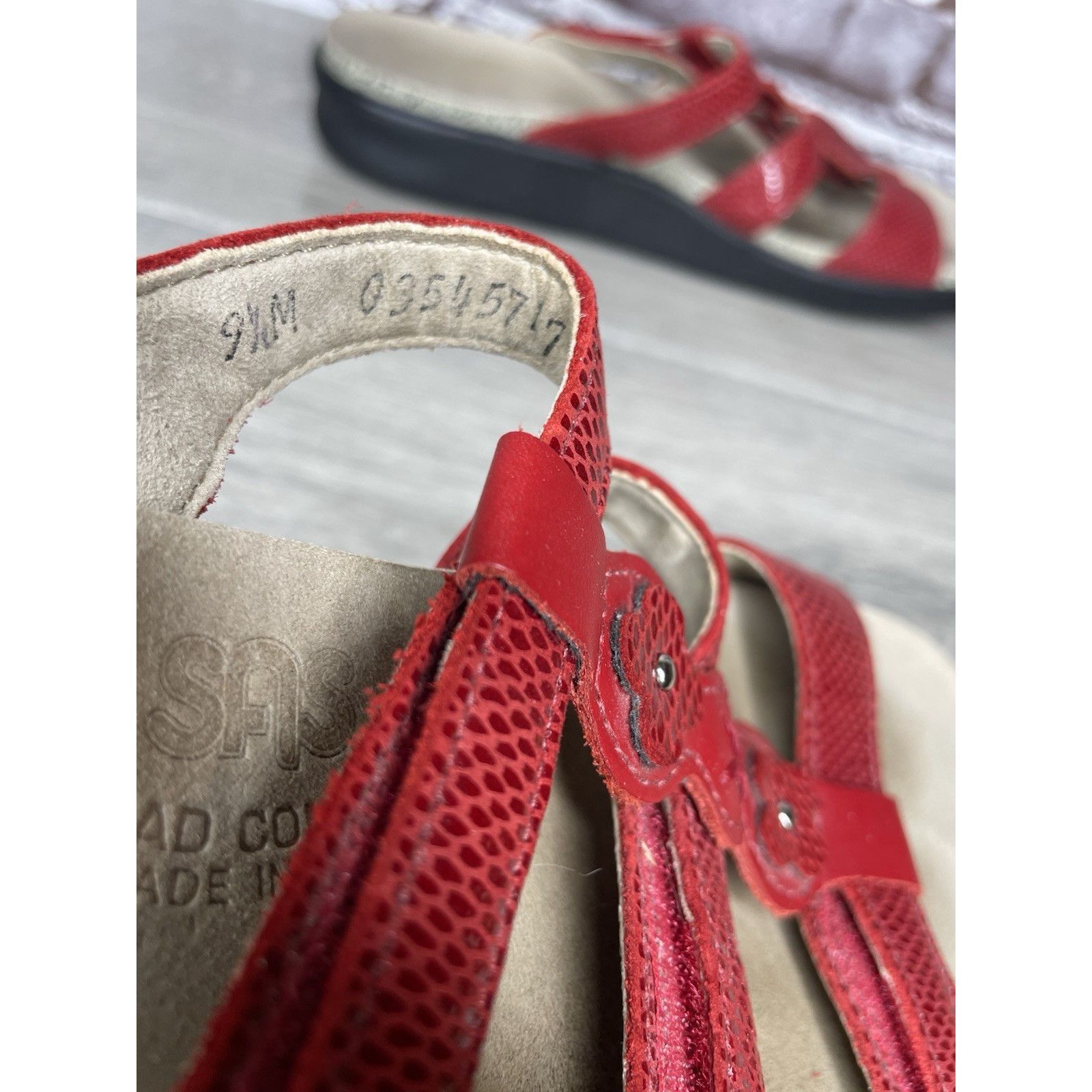 Other SAS Naples Red Leather Snakeskin Embossed 3 Strap Sandals Wo Size US 9.5 / IT 39.5 - 9 Thumbnail