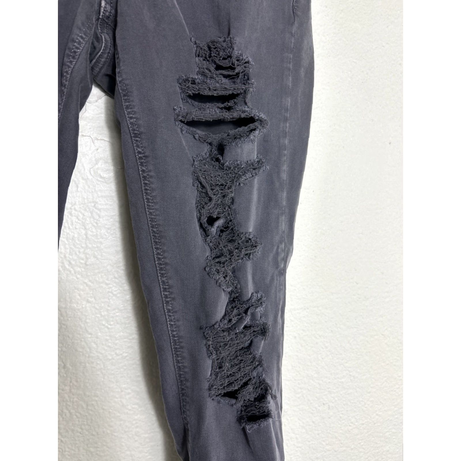 American Eagle Outfitters American Eagle Outfitters Tomgirl Jeans Women's 8 Gray Distressed Mid-Rise Size 30" / US 8 / IT 44 - 4 Thumbnail