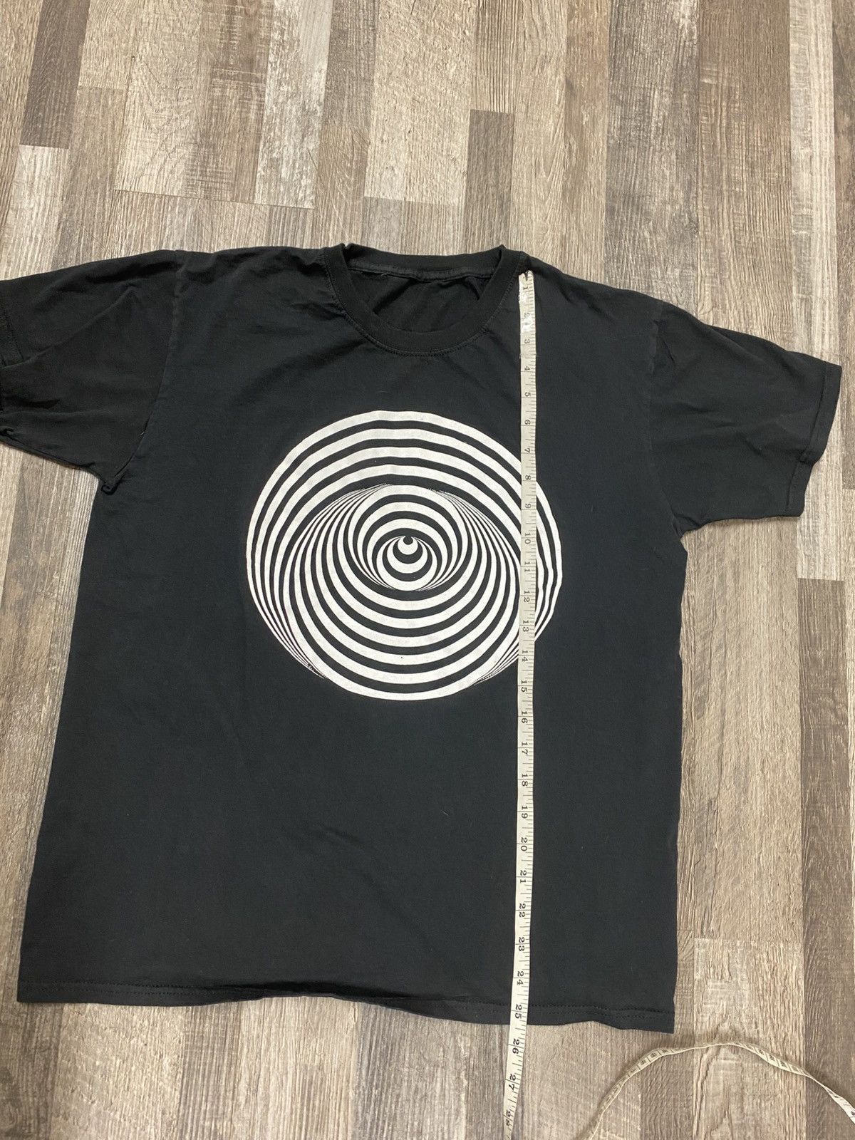 Vintage Vintage Black Optical Illusion 3D Circle Vertigo Tee Y2K Size US S / EU 44-46 / 1 - 4 Thumbnail