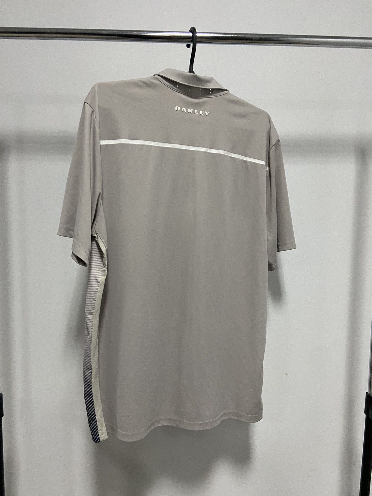 Oakley × Vintage Oakley T Shirt Vintage center Logo Gorpcore Street Style Size US L / EU 52-54 / 3 - 2 Thumbnail