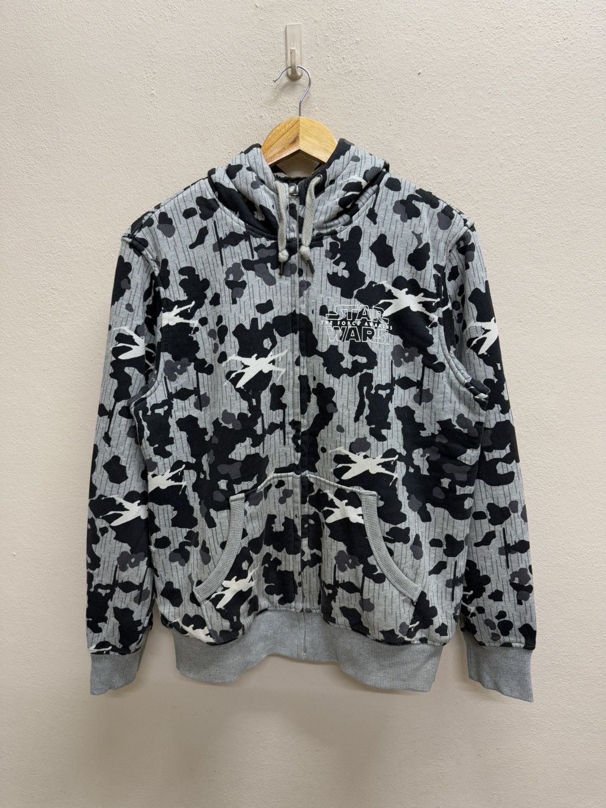 Star Wars × Uniqlo Uniqlo Star Wars The Force Awake Sheerpa ZipUp Sweater Hodie Size US M / EU 48-50 / 2 - 20 Thumbnail