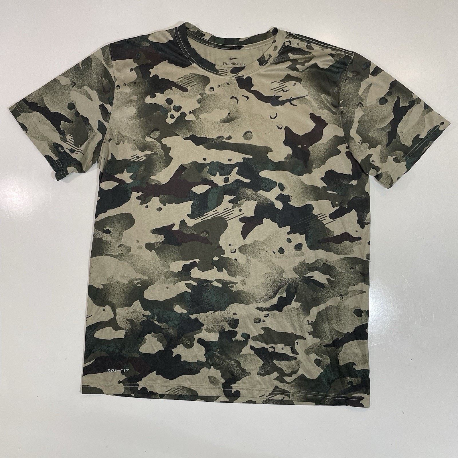 Nike The Nike Tee Mens T-Shirt Large Green Dri-Fit Camo Swoosh Size US L / EU 52-54 / 3 - 1 Thumbnail