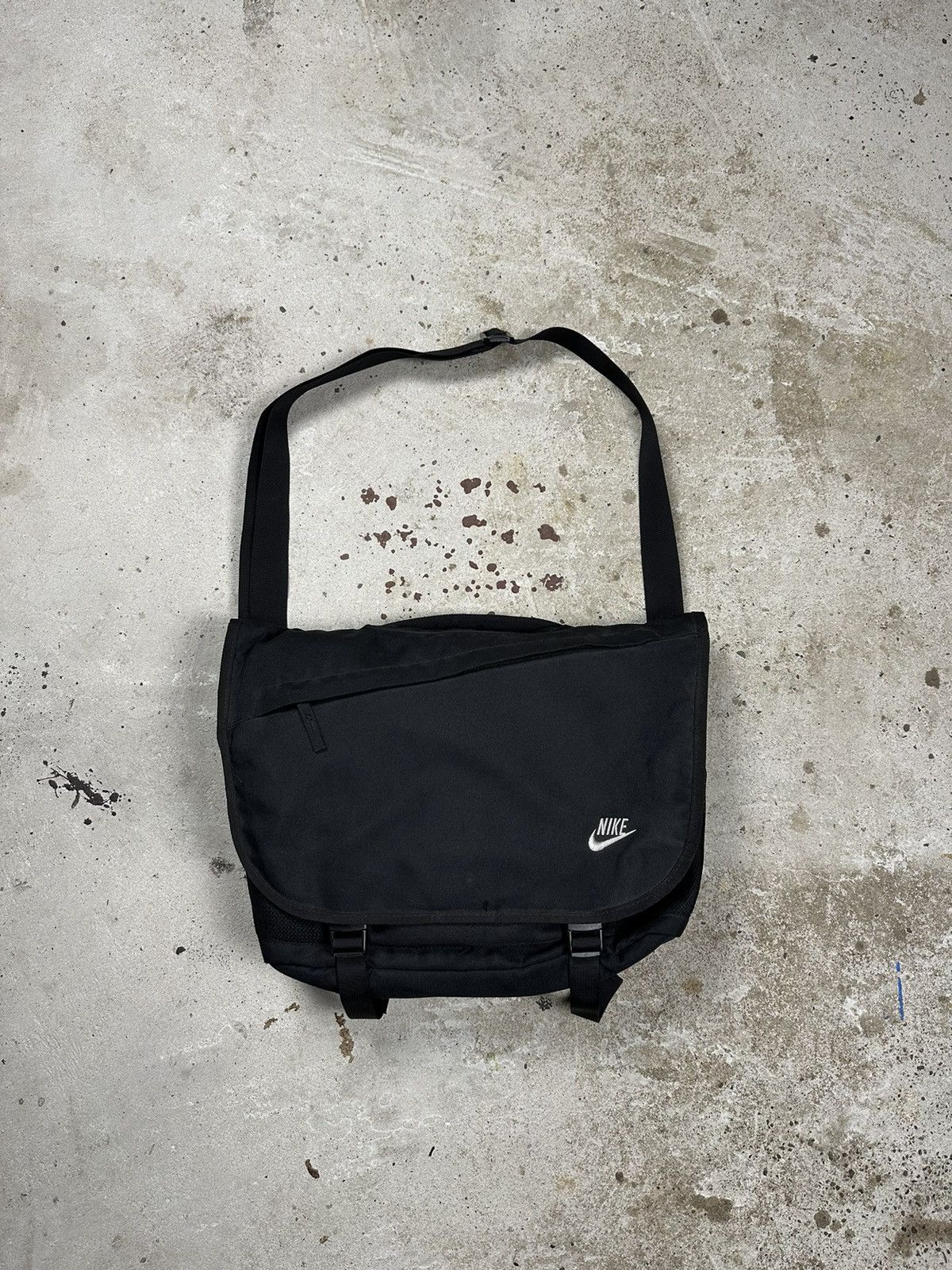 Y2K Nike Black Messenger Bag Swoosh, Men's