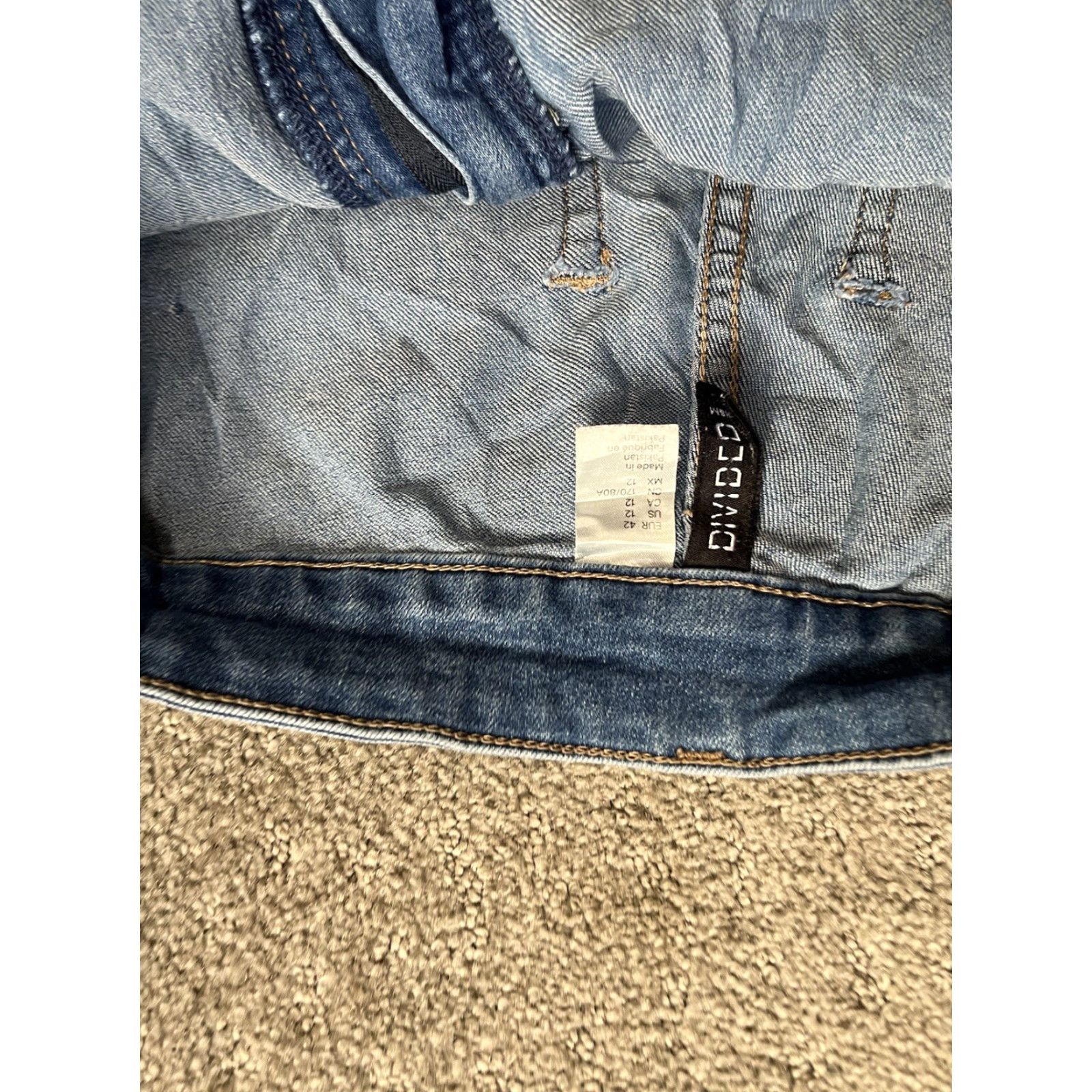 H&M H&M Divided Denim Shorts Womens Size 12 Medium Wash Blue Stretch Regular Rise 11 in. Inseam 2.0 in. Belt Loops Casual Shorts Shoes? (No) Size 34" / US 12 / IT 48 - 2 Thumbnail