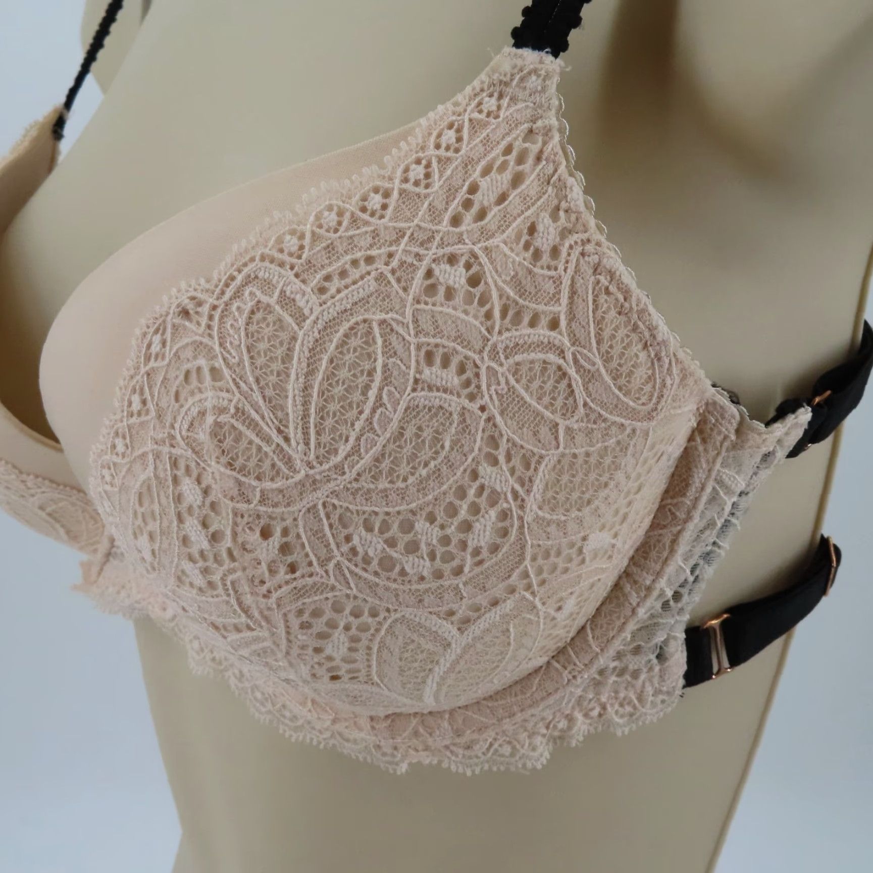 Victoria's Secret Victorias Secret 32D Very Sexy Push Up Bra Cream Lace Black Padded Underwire Size ONE SIZE - 4 Thumbnail