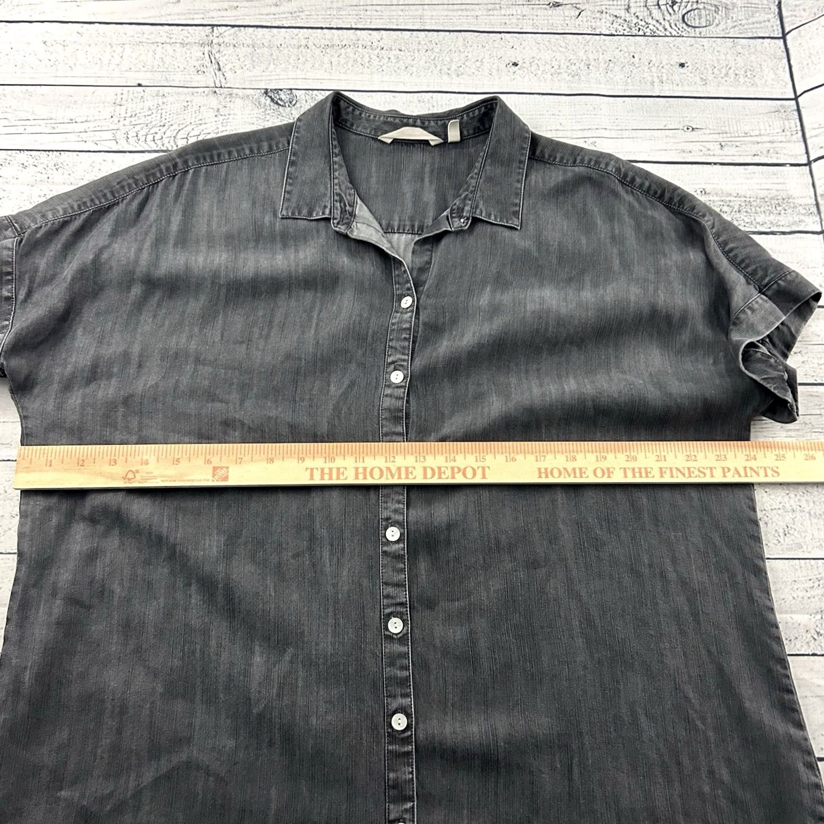 Soft Surroundings Soft Surroundings Short Sleeve Oversized Denim Button-Up Shirt Women's L Gray Size L / US 10 / IT 46 - 3 Thumbnail