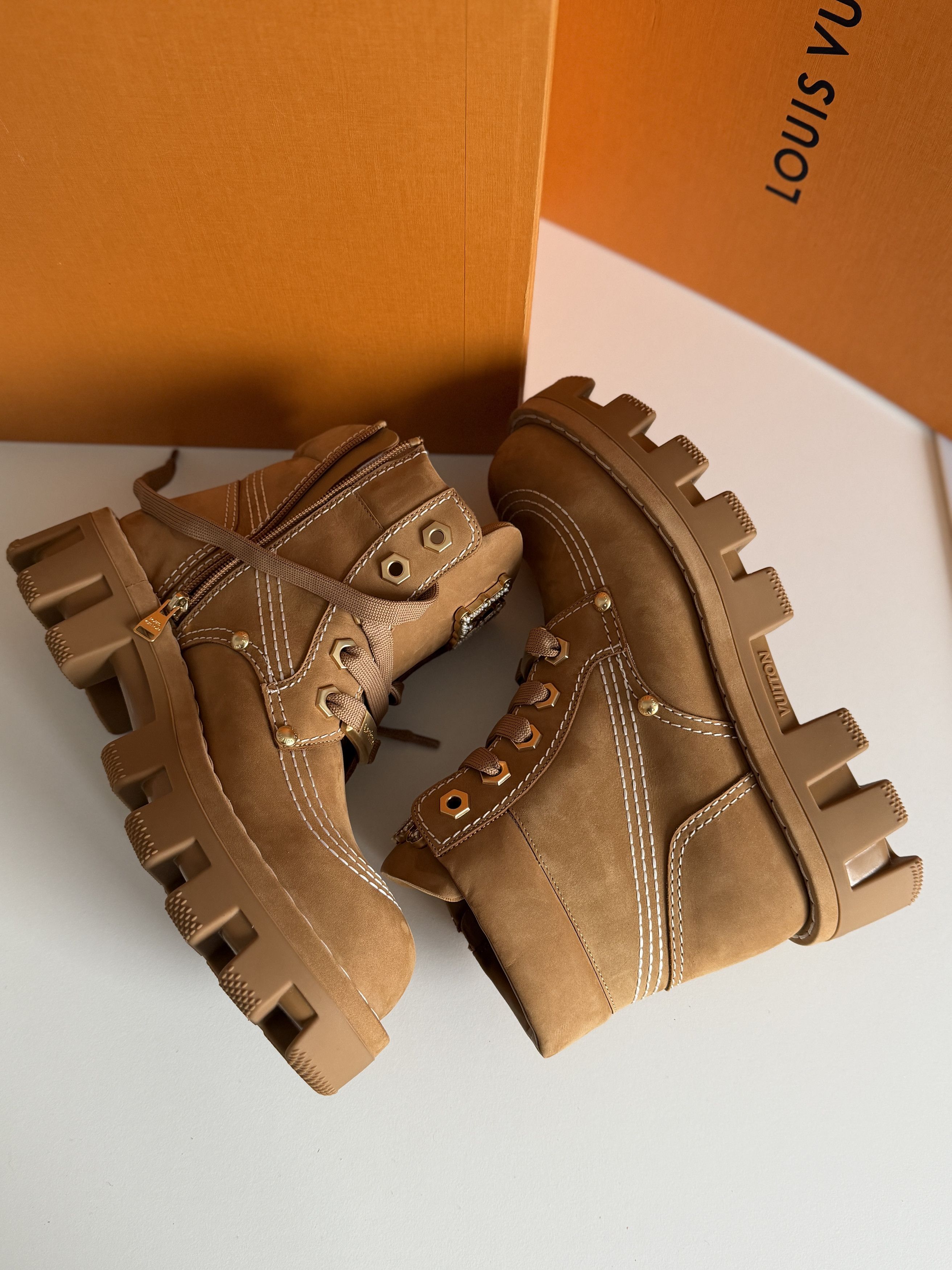 Louis Vuitton LV Checker Ankle Boot | size 8lv Size US 8 / EU 41 - 11 Thumbnail