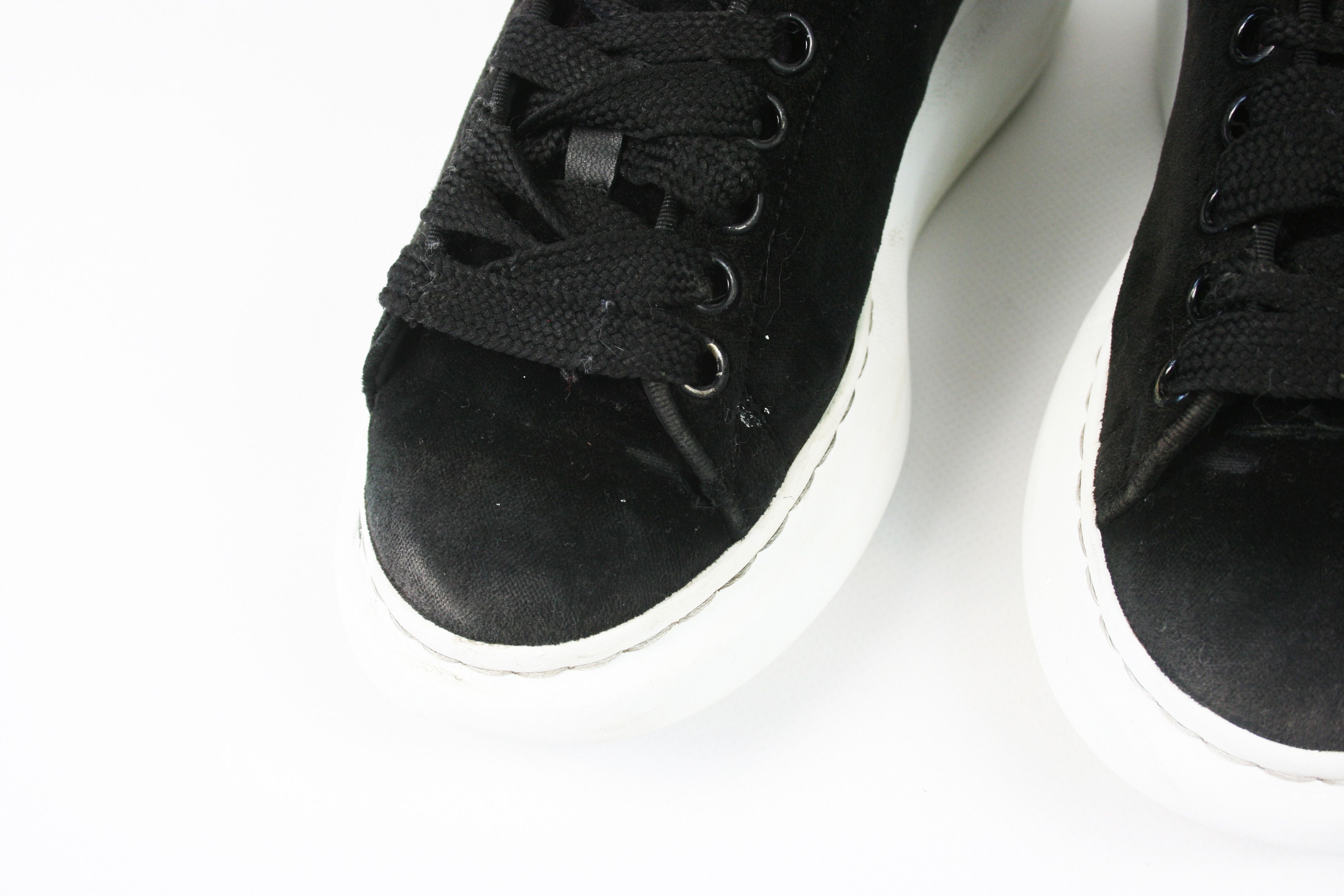 Alexander McQueen Velour Oversize Sneakers Size US 6 / IT 36 - 7 Thumbnail
