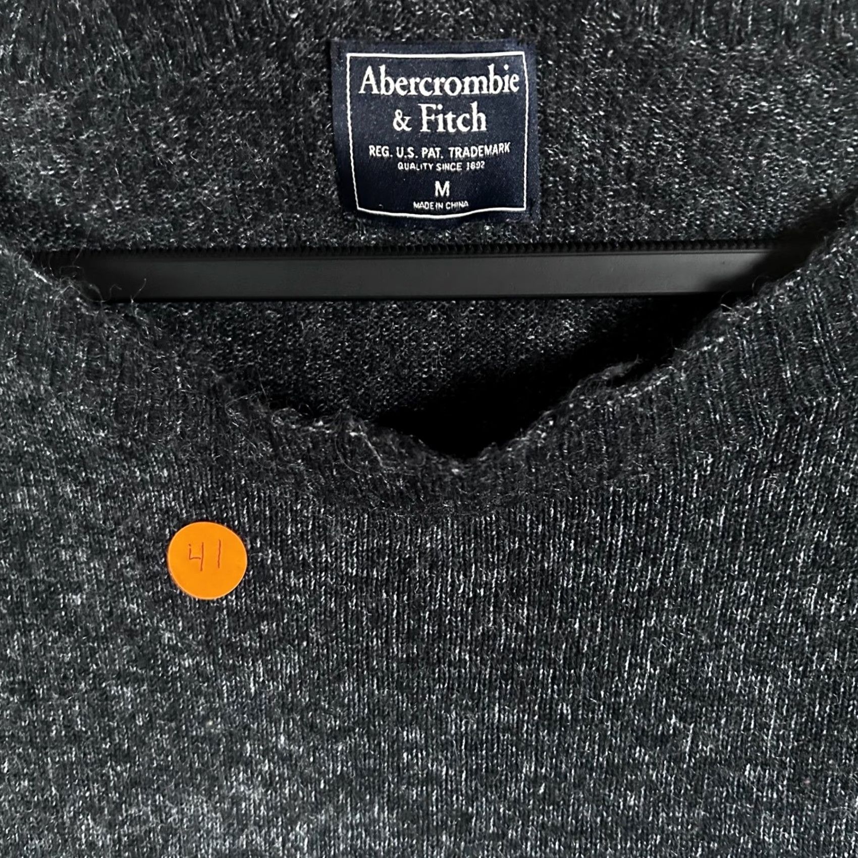 Abercrombie & Fitch Abercrombie & Fitch Mens Charcoal Grey Knit Pouch Pocket Sweater Size M Size US M / EU 48-50 / 2 - 2 Thumbnail