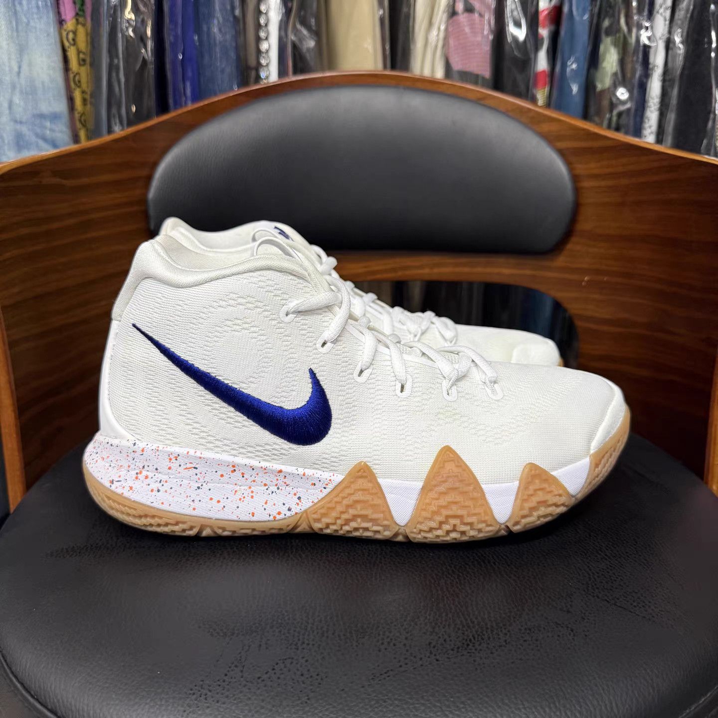 Nike Nike Kyrie 4 "Uncle Drew" White Gum K15 Size US 7.5 / EU 40-41 - 4 Thumbnail
