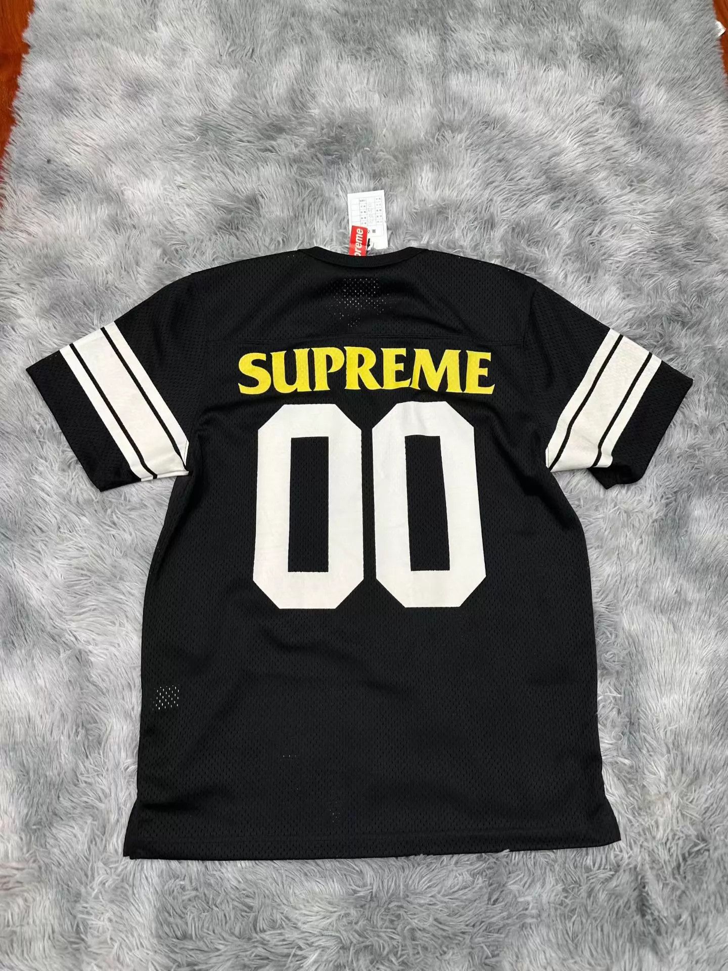 Supreme Supreme x Hero 14ss Mesh Jersey Short Sleeve M NWT Size US M / EU 48-50 / 2 - 2 Thumbnail