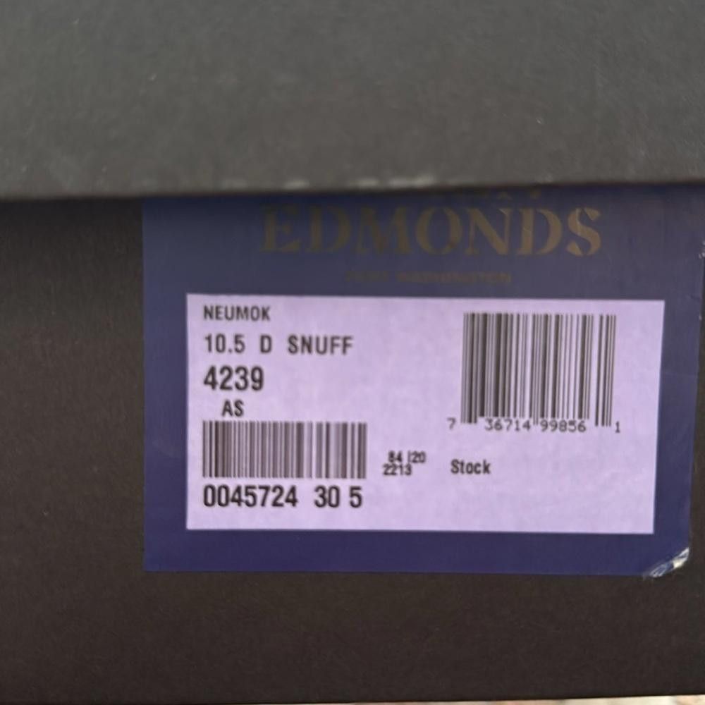Allen Edmonds Allen Edmonds Neumok Suede Wingtip Oxford size 10.5 Size US 10.5 / EU 43-44 - 9 Thumbnail