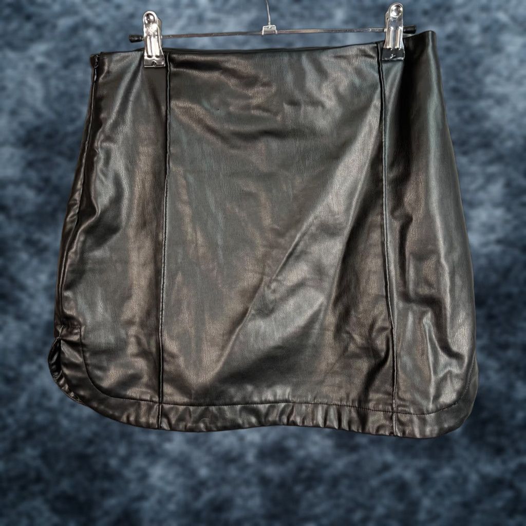 Zara Zara Womens Mini Black Faux Leather Skirt Size Medium Size 32" / US 10 / IT 46 - 1 Thumbnail