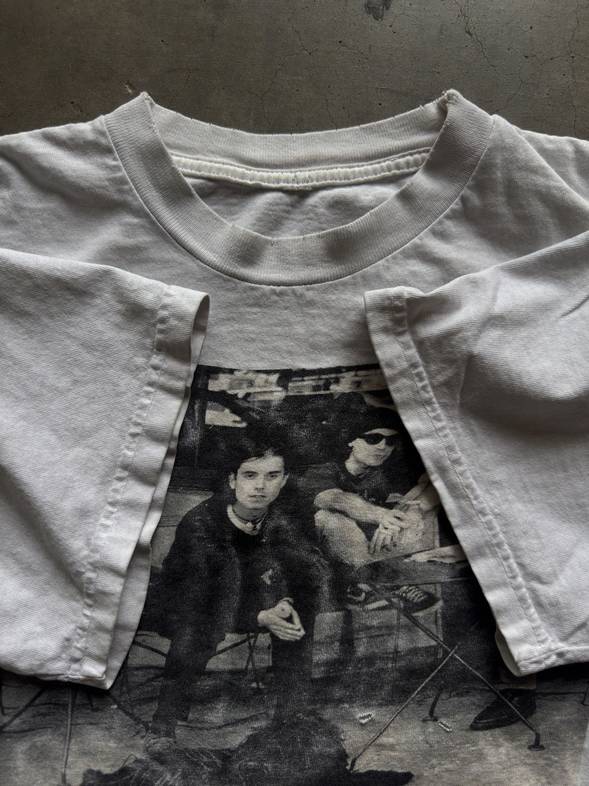 Vintage 1995 FADED Bush Band Rare White Tee Size L Size US L / EU 52-54 / 3 - 5 Thumbnail
