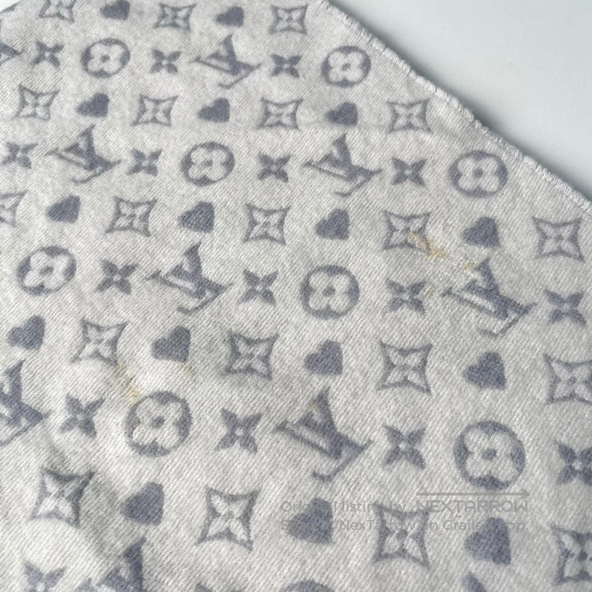 Louis Vuitton Louis Vuitton Gray Cashmere Full Print Heart Floral Fringe Size ONE SIZE - 4 Thumbnail