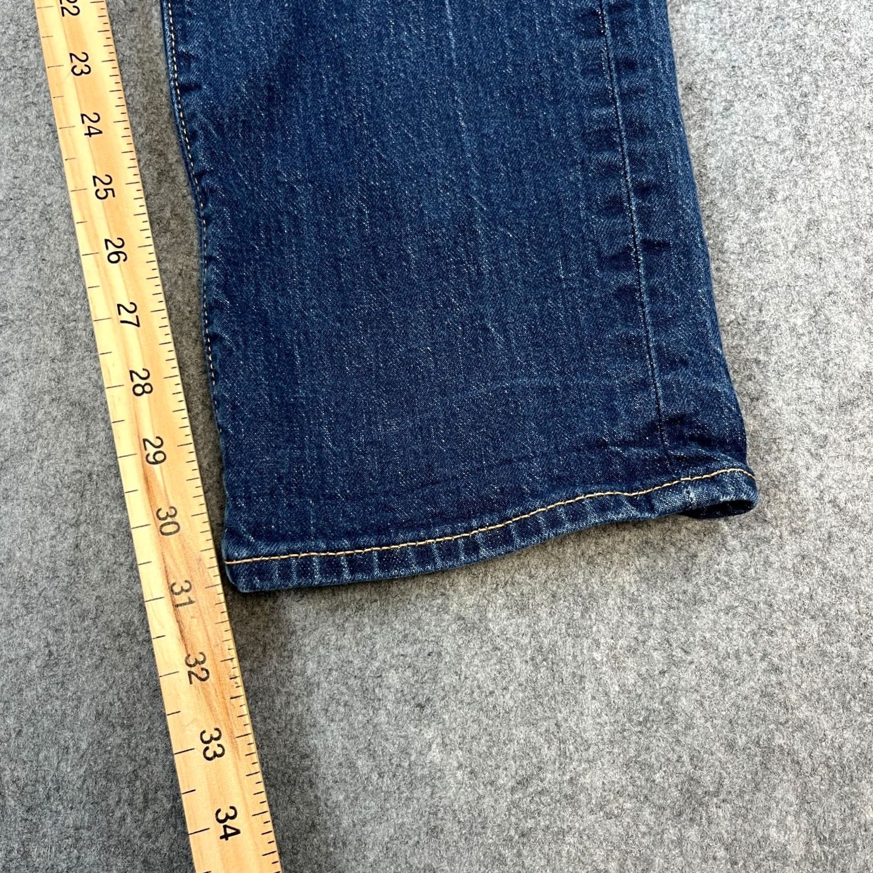 Levi's Levi's Mens Jeans Regular Straight 30 32 Blue Indigo Denim 5-Pocket Design Zip Tabs Vintage No Mens Jeans Regular 30 in Inside Leg 32 in Middle Wash Size US 30 / EU 46 - 4 Thumbnail