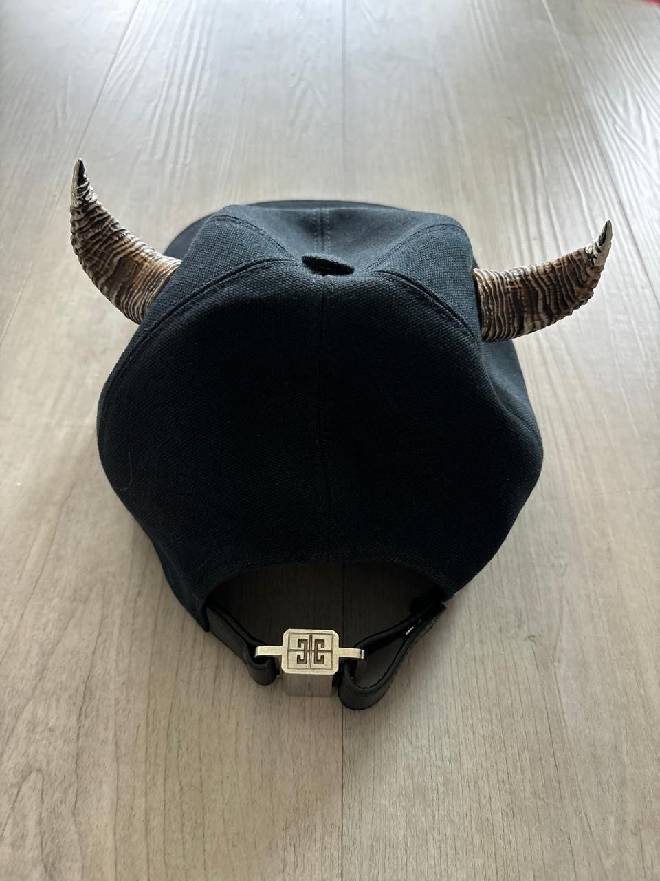 Givenchy Givenchy Horn Detailed 4G Plaque Baseball Cap Size ONE SIZE - 3 Thumbnail