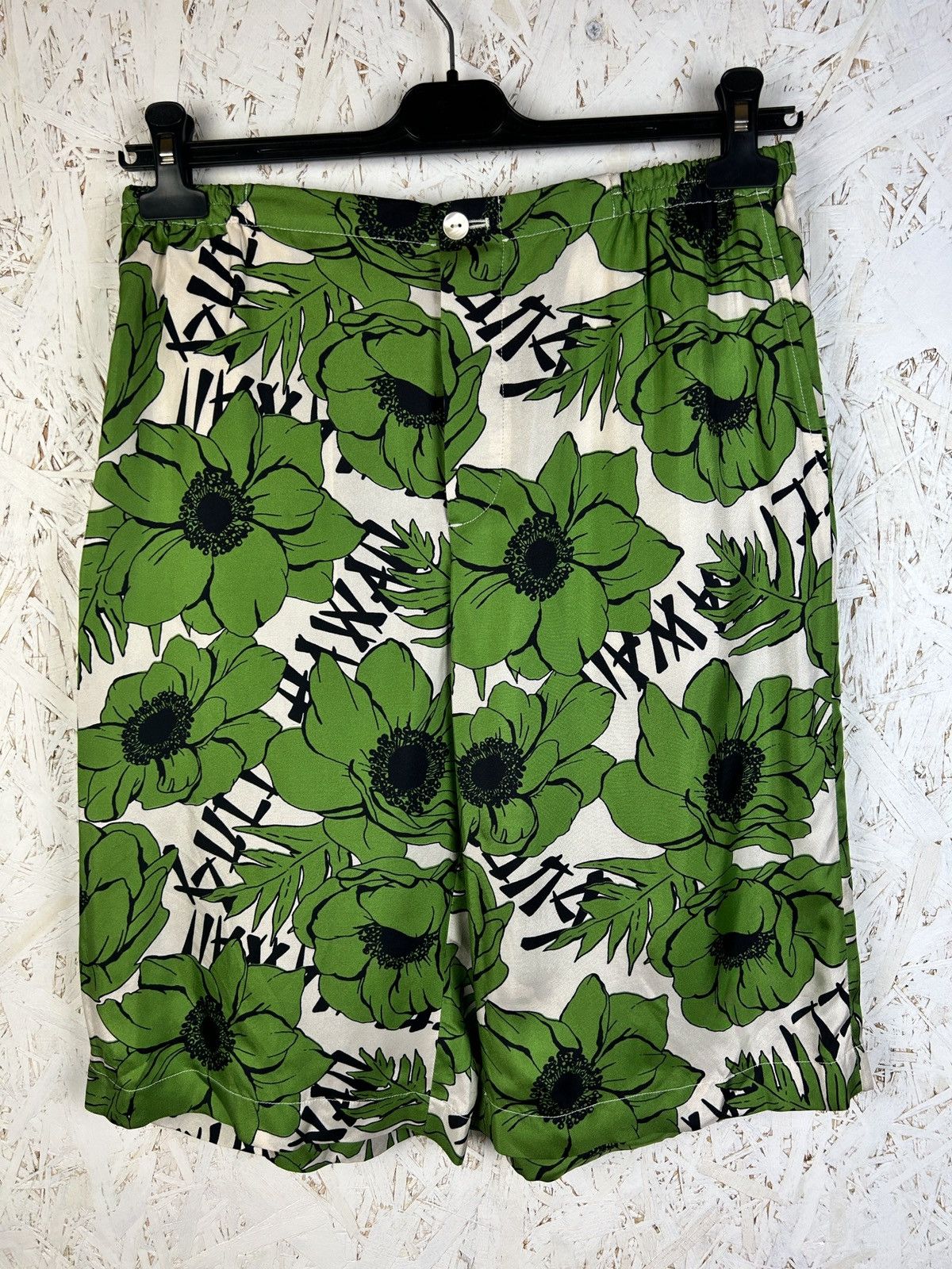 Gucci BNWT Gucci Poppy Flower Hawaii Print Silk Shorts Size 46 Size US 30 / EU 46 - 2 Thumbnail