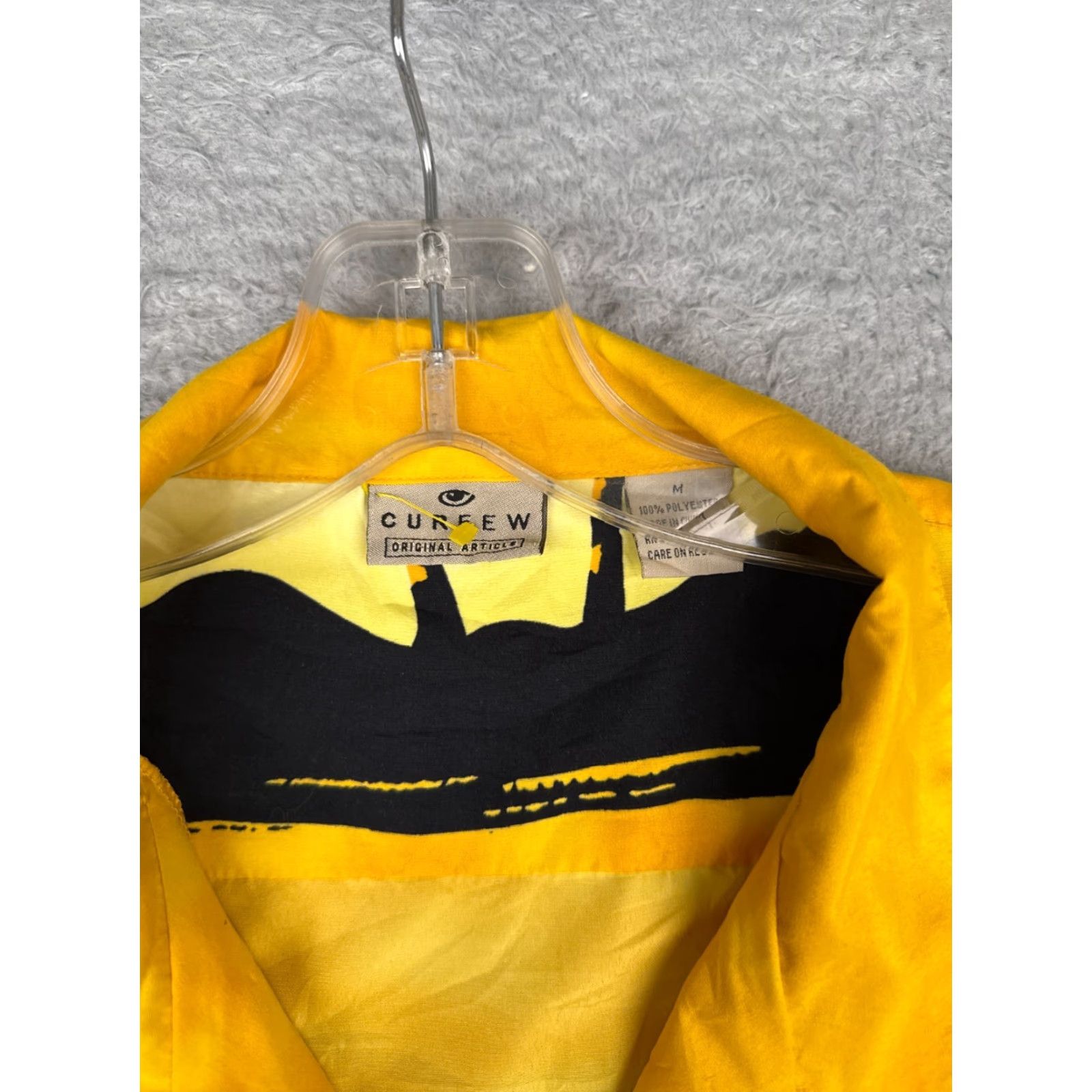 Vintage Curfew Shirt Mens Hawaiian Short Sleeve Button-Up Yellow 100% Polyester Floral 44 in Chest Adult Medium Size US M / EU 48-50 / 2 - 7 Thumbnail