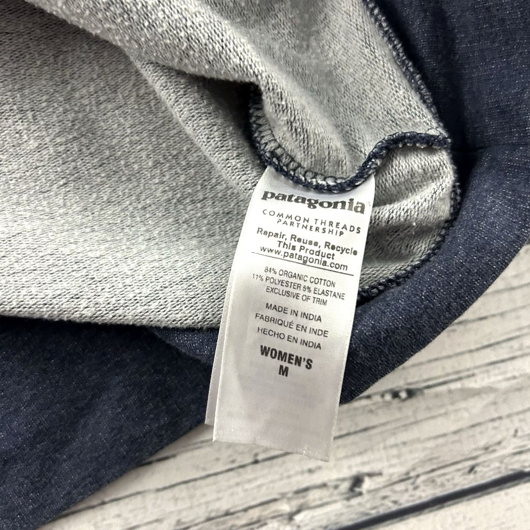 Patagonia Patagonia Flying Fish Pullover Hoodie Sweatshirt Women's M Blue Hoodie Pullover Fish 90s Style Mens Womens Boys Girls Size M / US 6-8 / IT 42-44 - 6 Thumbnail