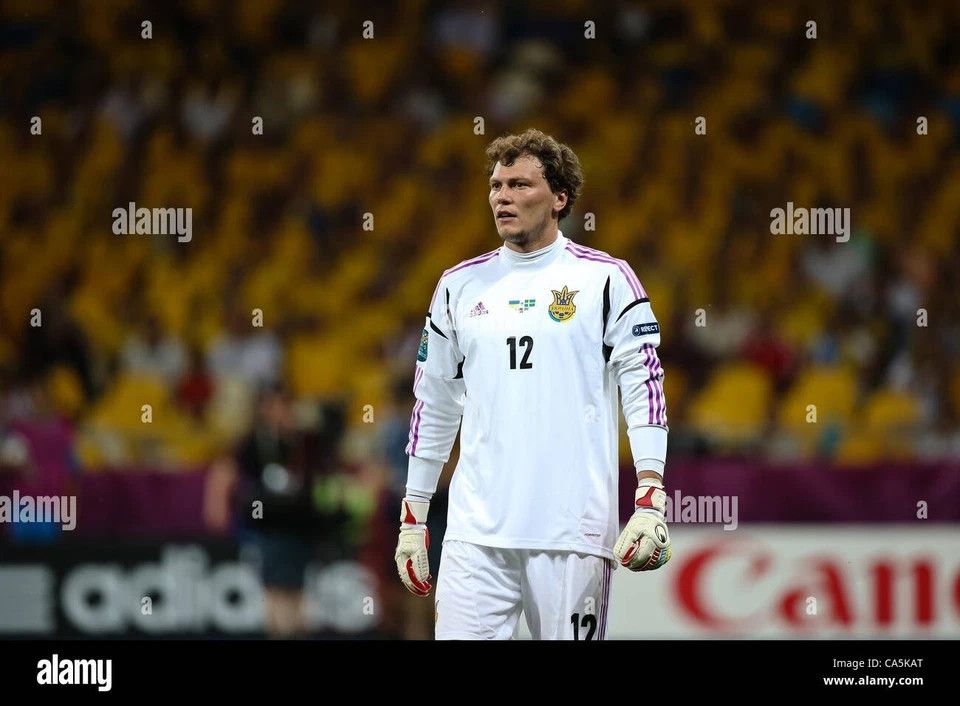 Adidas UKRAINE 2010 GOALKEEPER LONG FOOTBALL SHIRT SOCCER JERSEY Size US XL / EU 56 / 4 - 13 Thumbnail