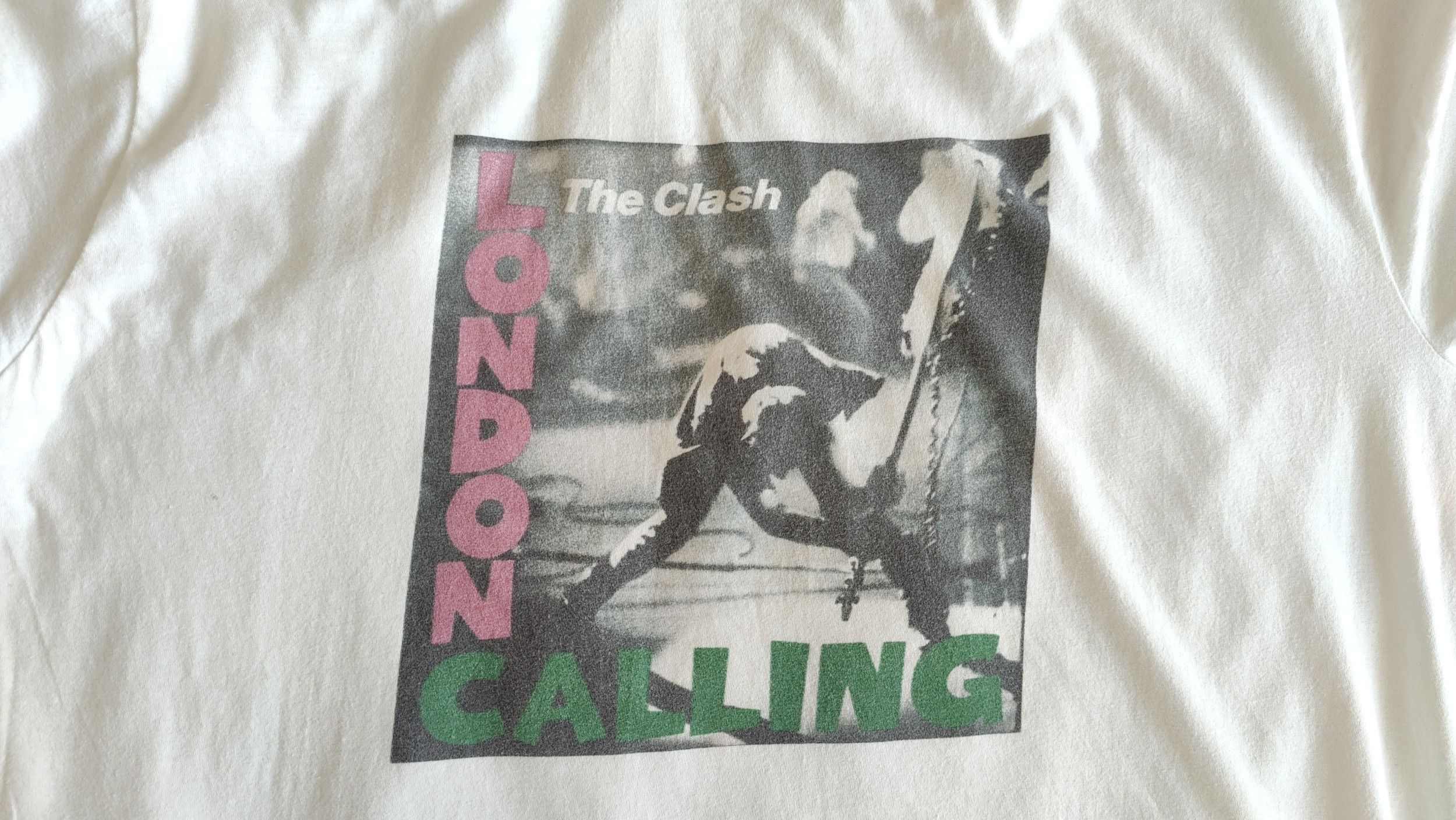 Band Tees Clash London Calling Official Vintage tshirt 2000s Size US XL / EU 56 / 4 - 3 Thumbnail