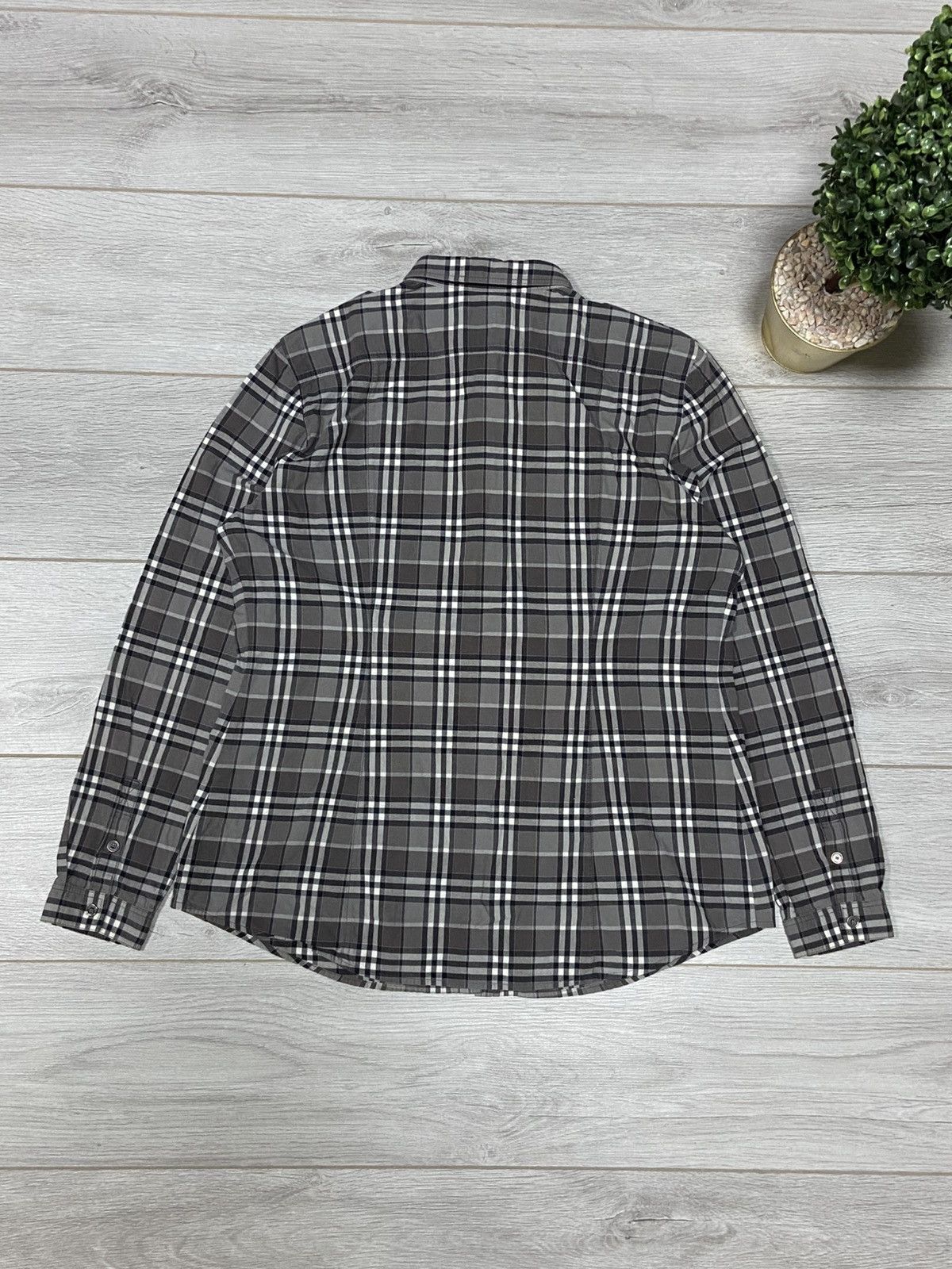 Burberry Burberry Brit vintage shirt full nova check button overprint Size US XL / EU 56 / 4 - 7 Thumbnail