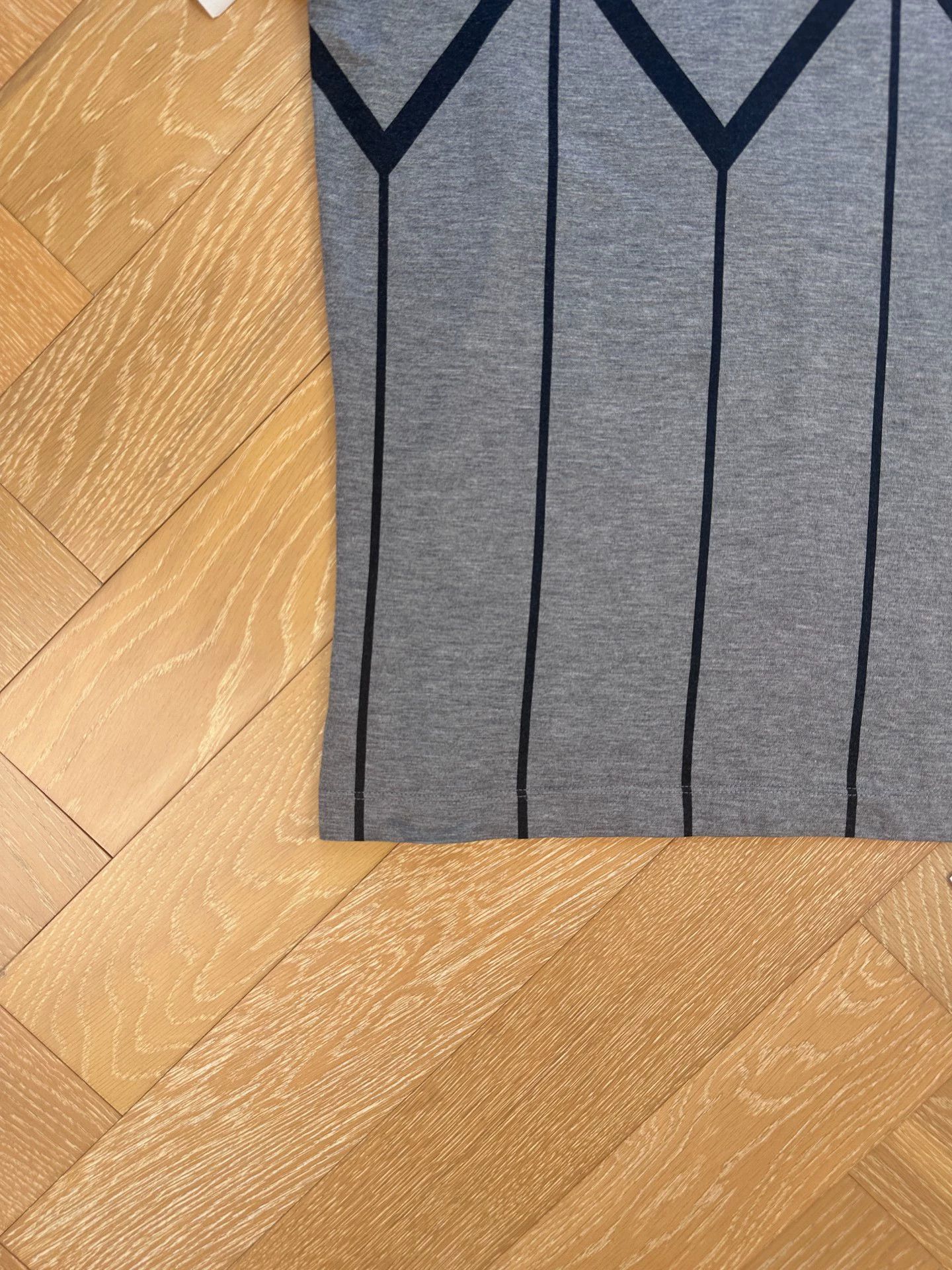 Louis Vuitton Louis Vuitton LV Grey Cotton T-Shirt XL Size US XL / EU 56 / 4 - 4 Thumbnail