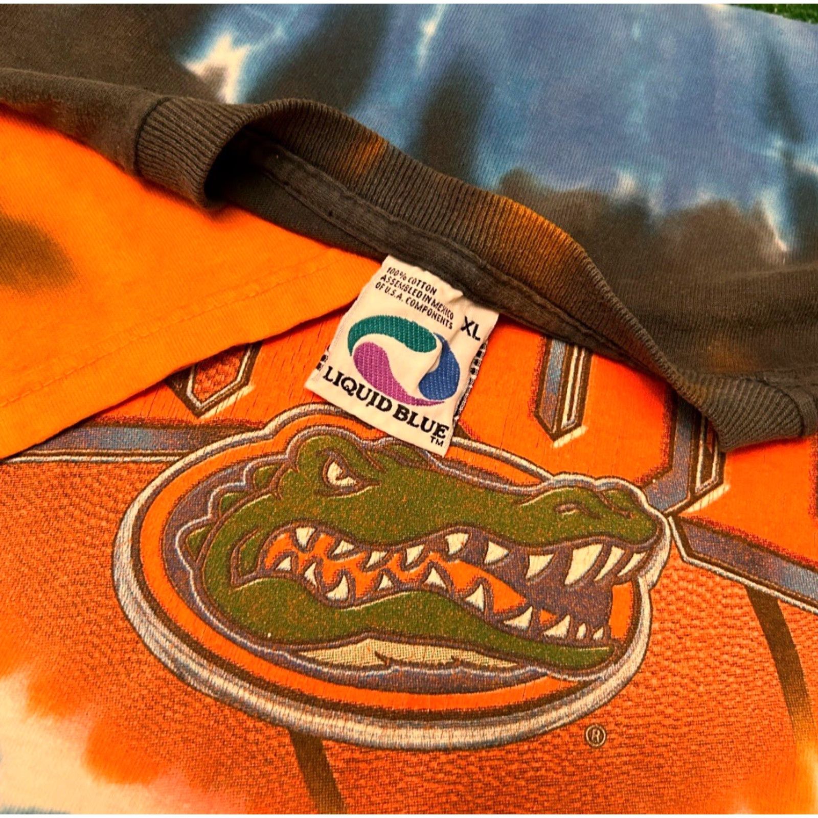 Liquid Blue VINTAGE Liquid Blue Florida Gators Basketball Tie Dye VTG Shirt Mens Size XL Size US XL / EU 56 / 4 - 2 Thumbnail
