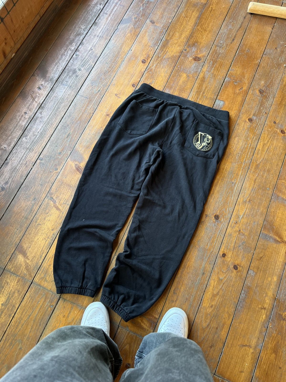 Versace Jeans Couture VINTAGE VERSACE JEANS COUTURE JOGGERS MEDISA GOLD LOGO PANTS Size US 36 / EU 52 - 2 Thumbnail