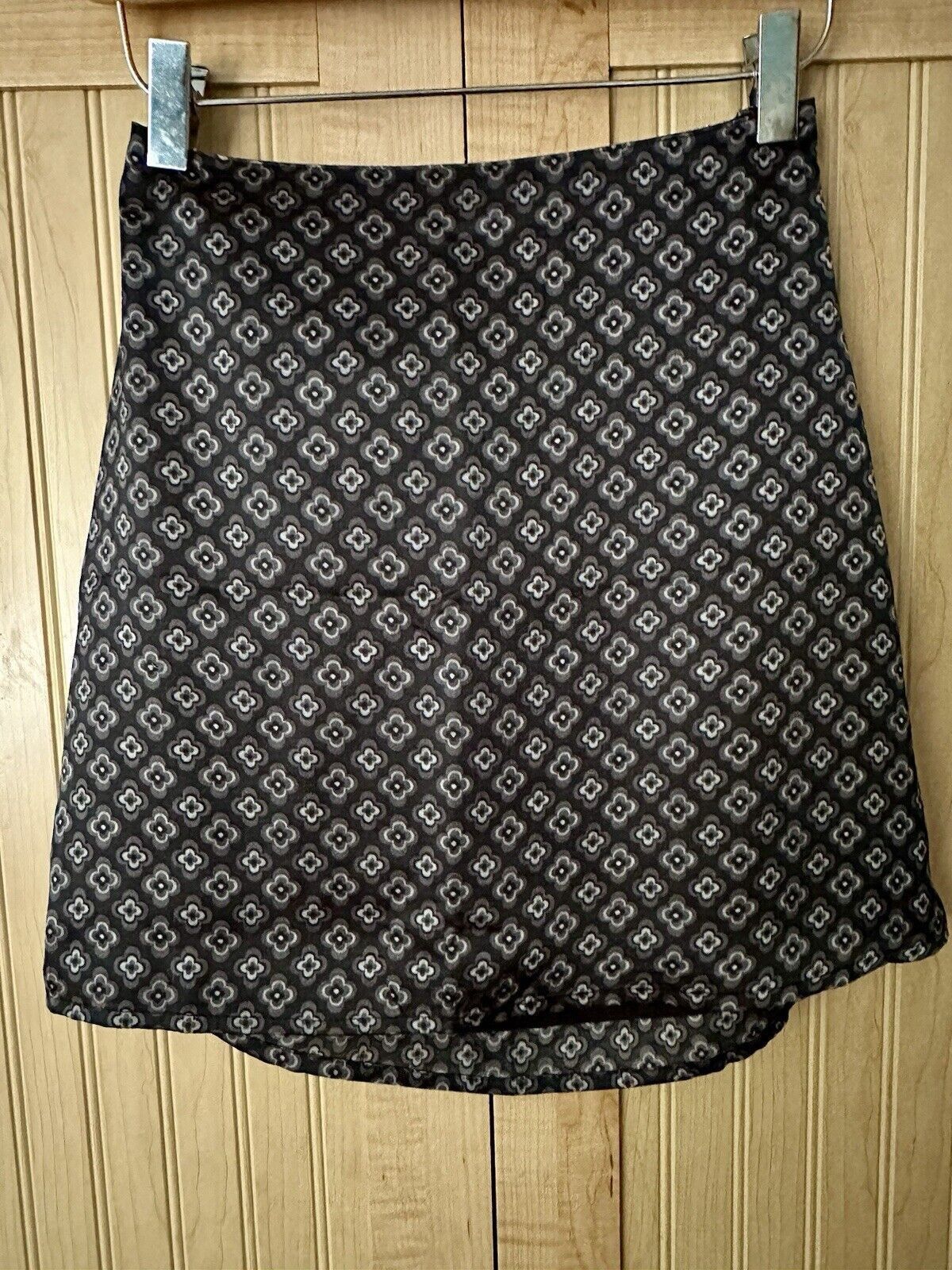 Hollister NWT Hollister Mini Skirt Size XS Ultra High Rise Satin Char Size 25" / US 0 / IT 36 - 1 Thumbnail