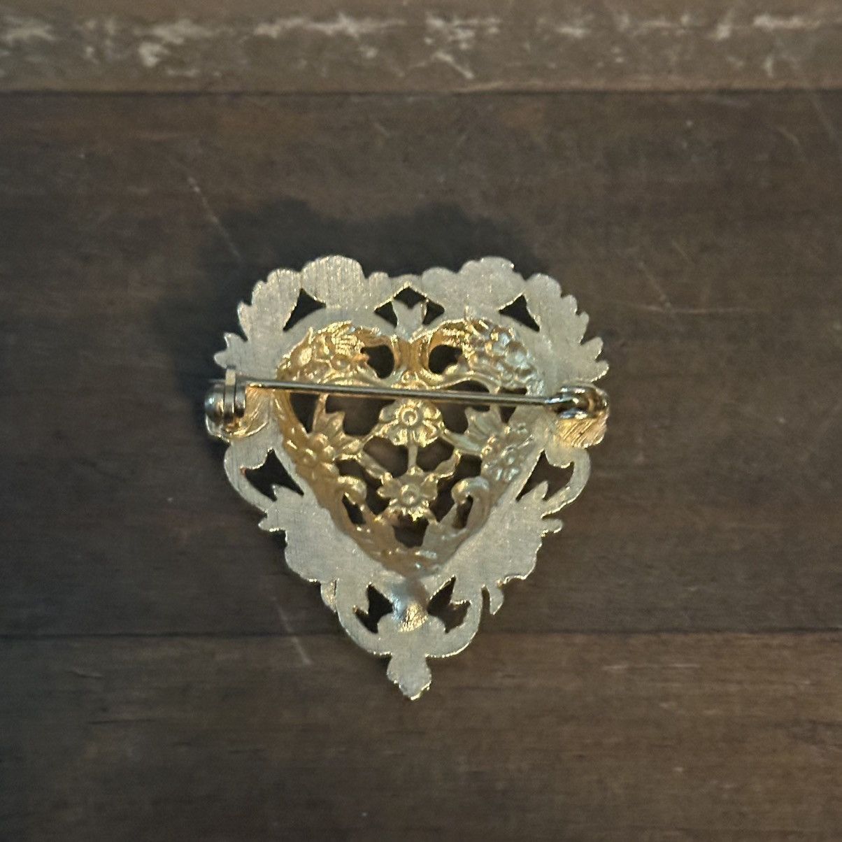 Vintage Vintage gold tone painted floral filigree heart brooch Size ONE SIZE - 4 Thumbnail