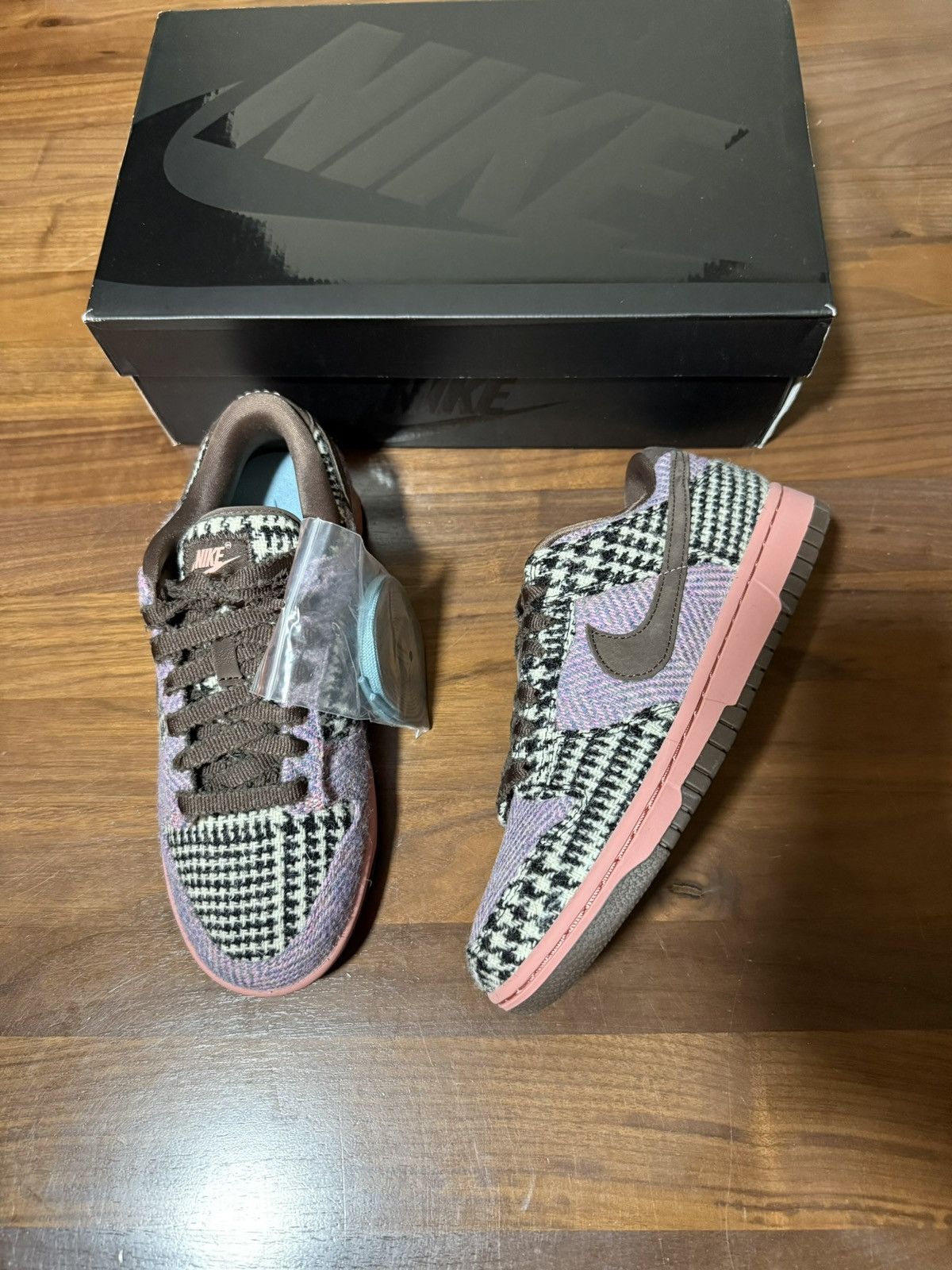 Nike Nike HARRIS TWEED X WMNS DUNK LOW 'PURPLE PINK' Shoes Size 8 Size US 8 / IT 38 - 1 Thumbnail