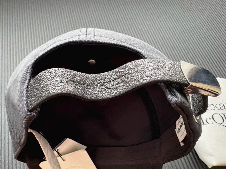 Alexander McQueen Alexander Mcqueen SizeM Contrast color logo hat Size ONE SIZE - 6 Thumbnail