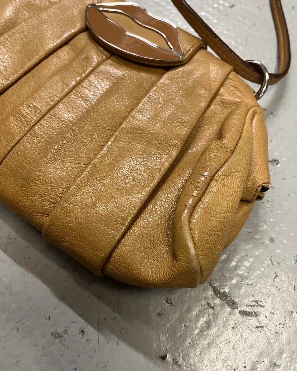 Yves Saint Laurent 2000s Yves Saint Laurent Lips Beige Leather Shoulder Bag by Tom Ford Size ONE SIZE - 7 Thumbnail