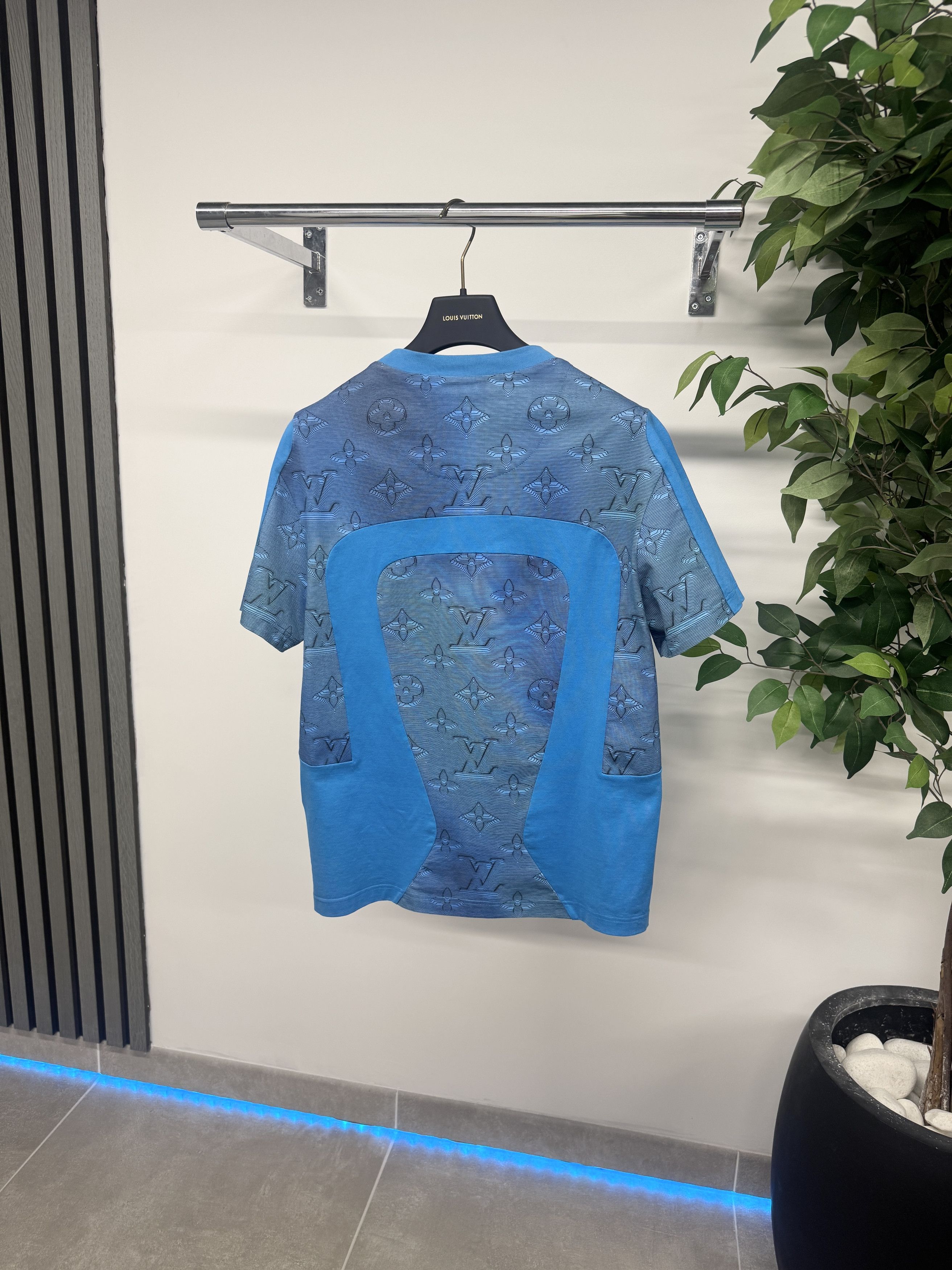 Louis Vuitton Louis Vuitton 1A9GN3 2054 Intarsia T-Shirt In Blue RRP £895 Size US S / EU 44-46 / 1 - 2 Thumbnail