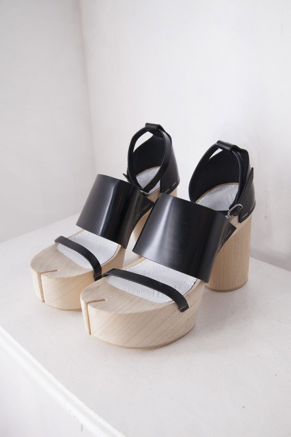 Maison Margiela Margiela wooden Tabi platform shoes Size US 10 / IT 40 - 1 Thumbnail