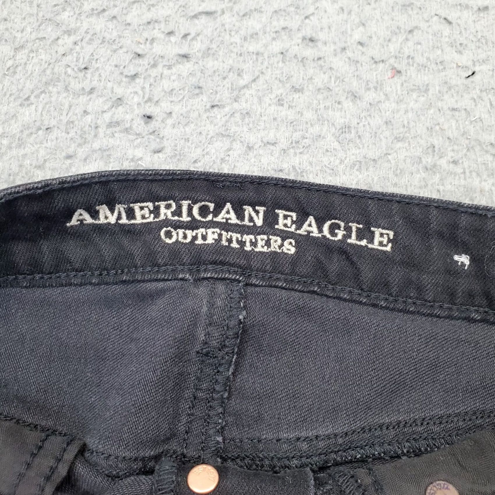 American Eagle Outfitters American Eagle Outfitters Denim Mini Skirt Womens Size 0 Black Button Fly Raw Hem Mini Skirt Womens Black Denim Short Size 25" / US 0 / IT 36 - 5 Thumbnail