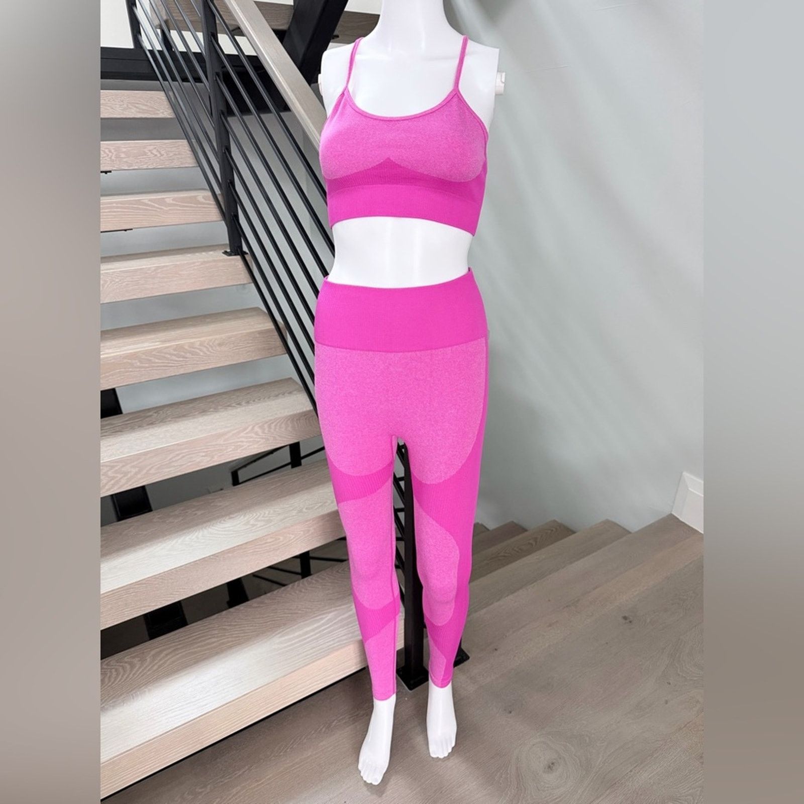 Other Seamless Yoga Pilates Gym Activewear Pink Activewear Set S Size 27" / US 4 / IT 40 - 4 Thumbnail