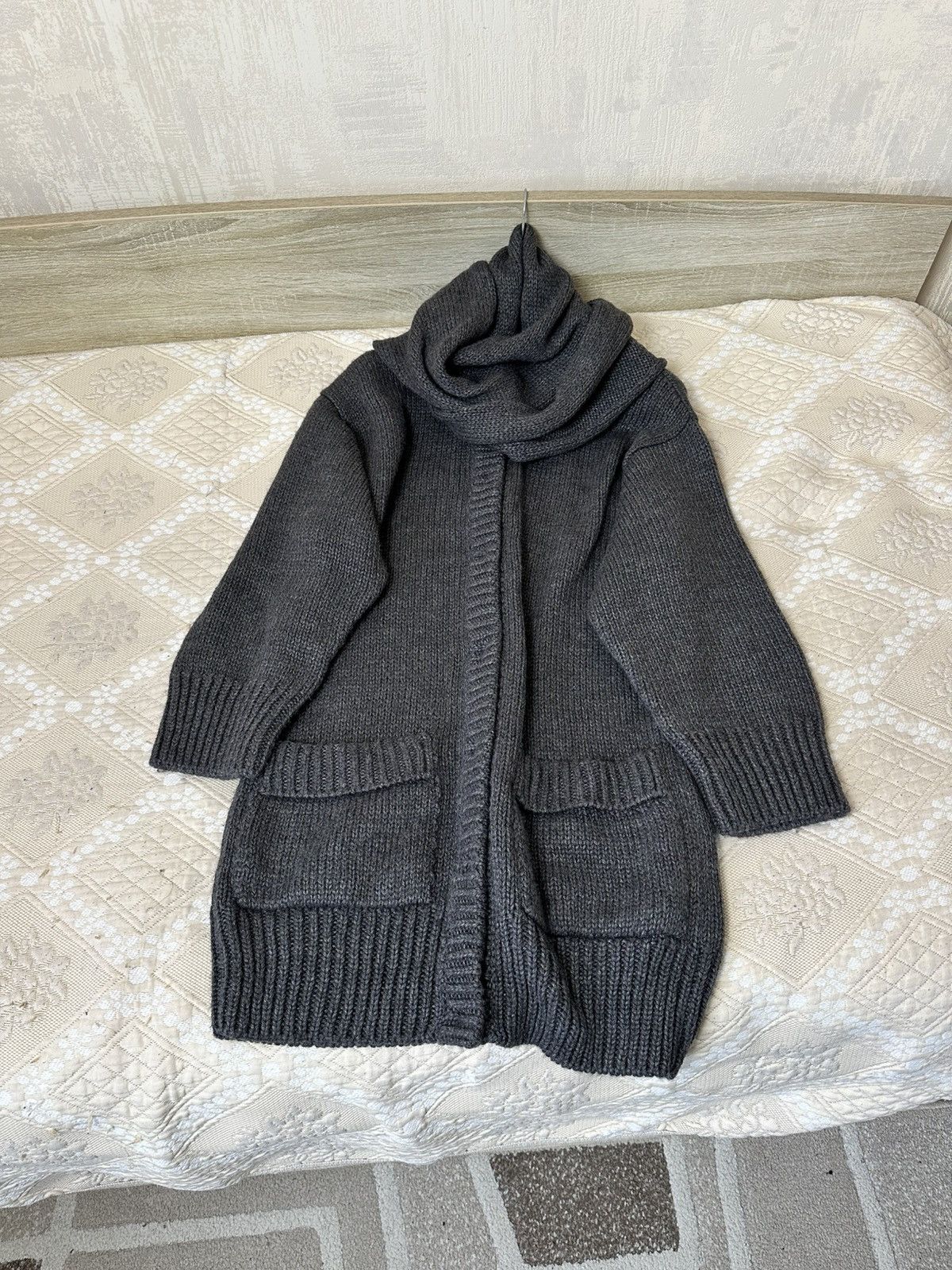Dolce & Gabbana 🔥 Dolce & Gabbana Alpaca Cardigan with Fox Fur Scarf Sweater Size L / US 10 / IT 46 - 3 Thumbnail