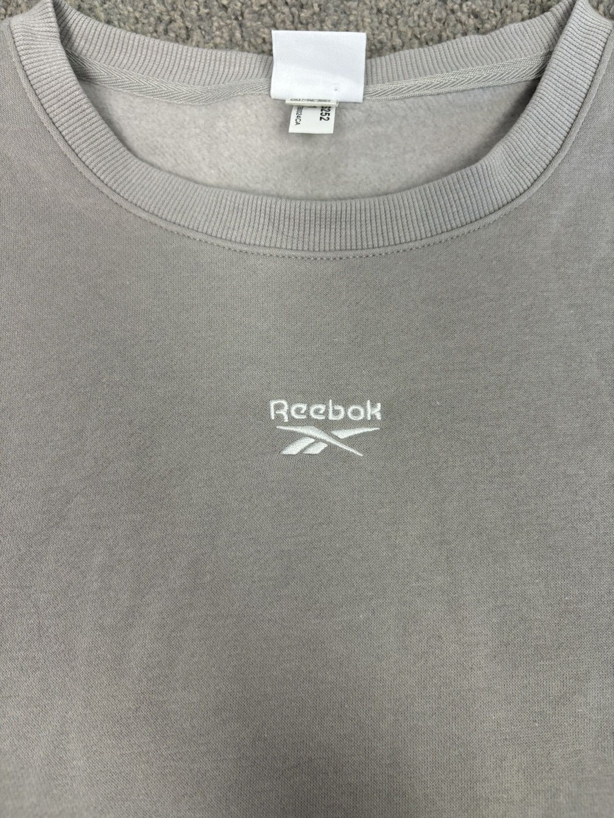 Reebok Y2k gray reebok small center logo crewneck Size US L / EU 52-54 / 3 - 2 Thumbnail