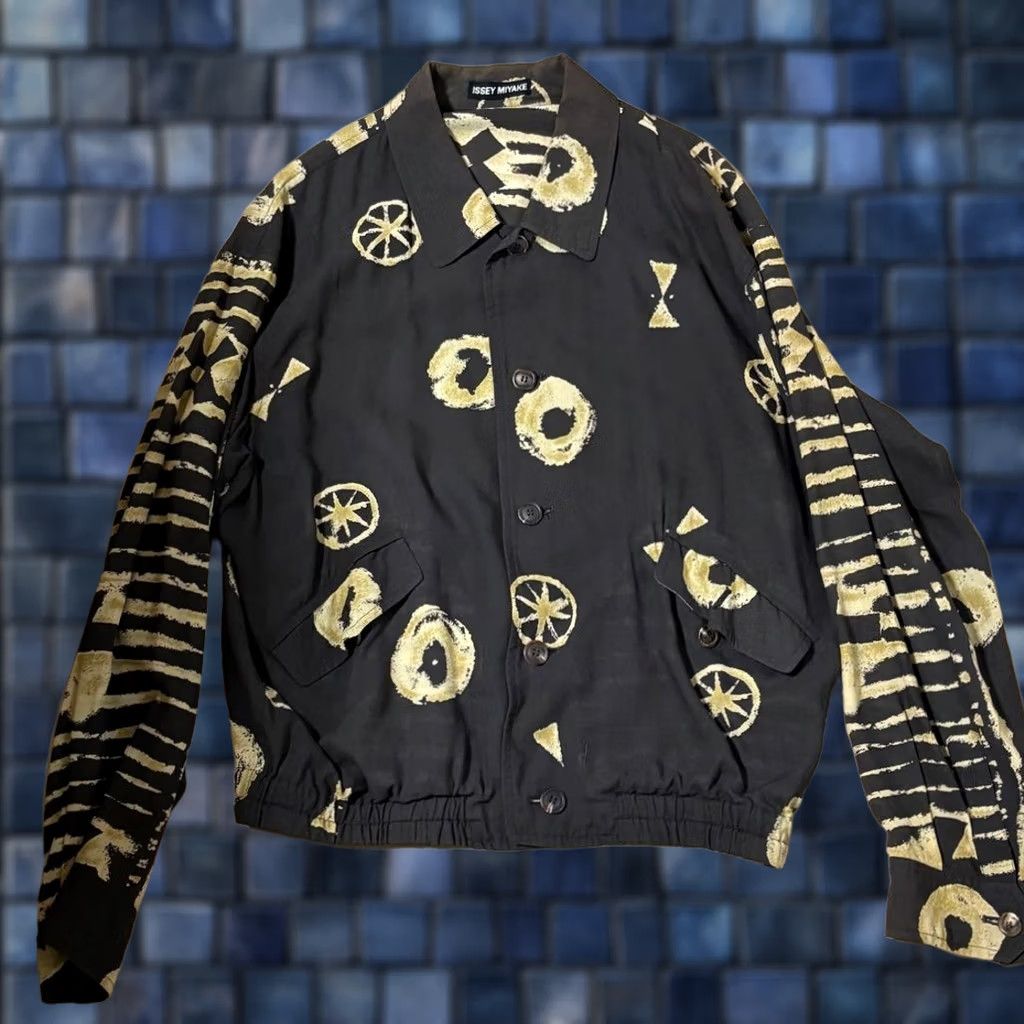 Issey Miyake ISSEY MIYAKE GRAPHIC PRINT SHIRT JACKET MEN MULTICOLOR RAYON SIZE L USED Size US L / EU 52-54 / 3 - 1 Thumbnail