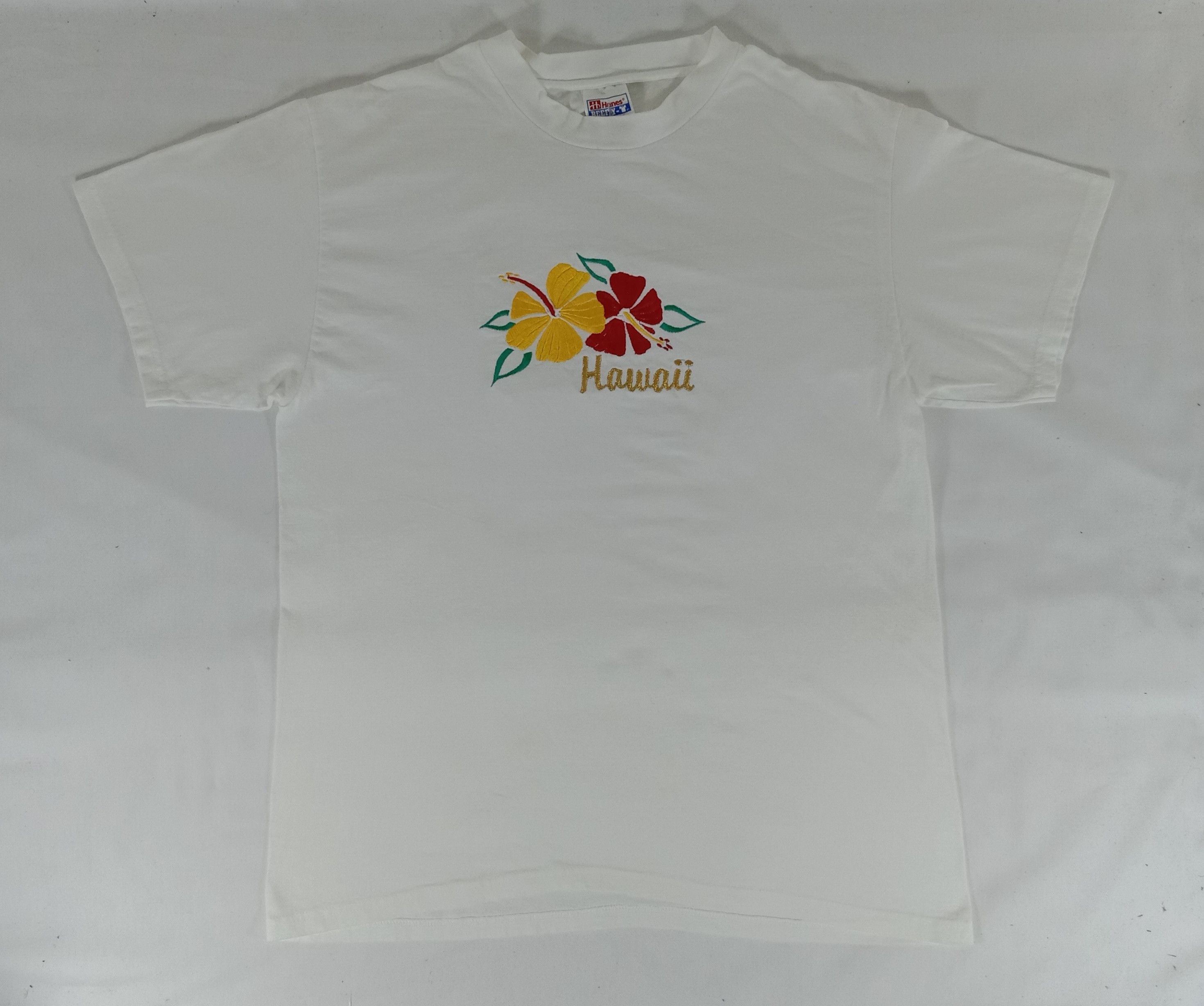 Hanes Vintage Hanes Embroidery Hawaii Flowers T Shirt Size US L / EU 52-54 / 3 - 1 Thumbnail