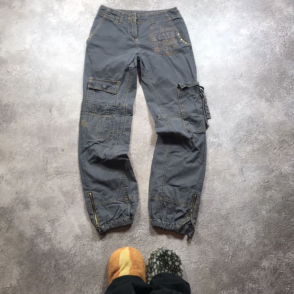 Japanese Brand vintage cargo pants flared low rise japan casual y2k 90s Size 28" / US 6 / IT 42 - 2 Thumbnail
