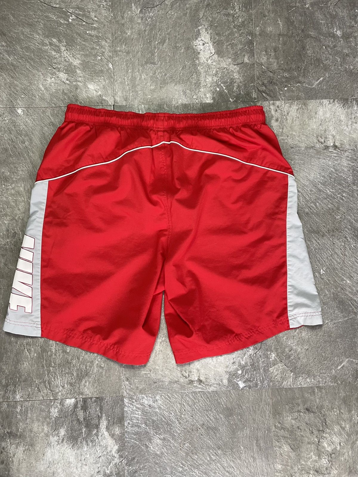 Nike Vintage Nike Basketball Swoosh Big Logo Track Shorts Y2k Size US 34 / EU 50 - 4 Thumbnail