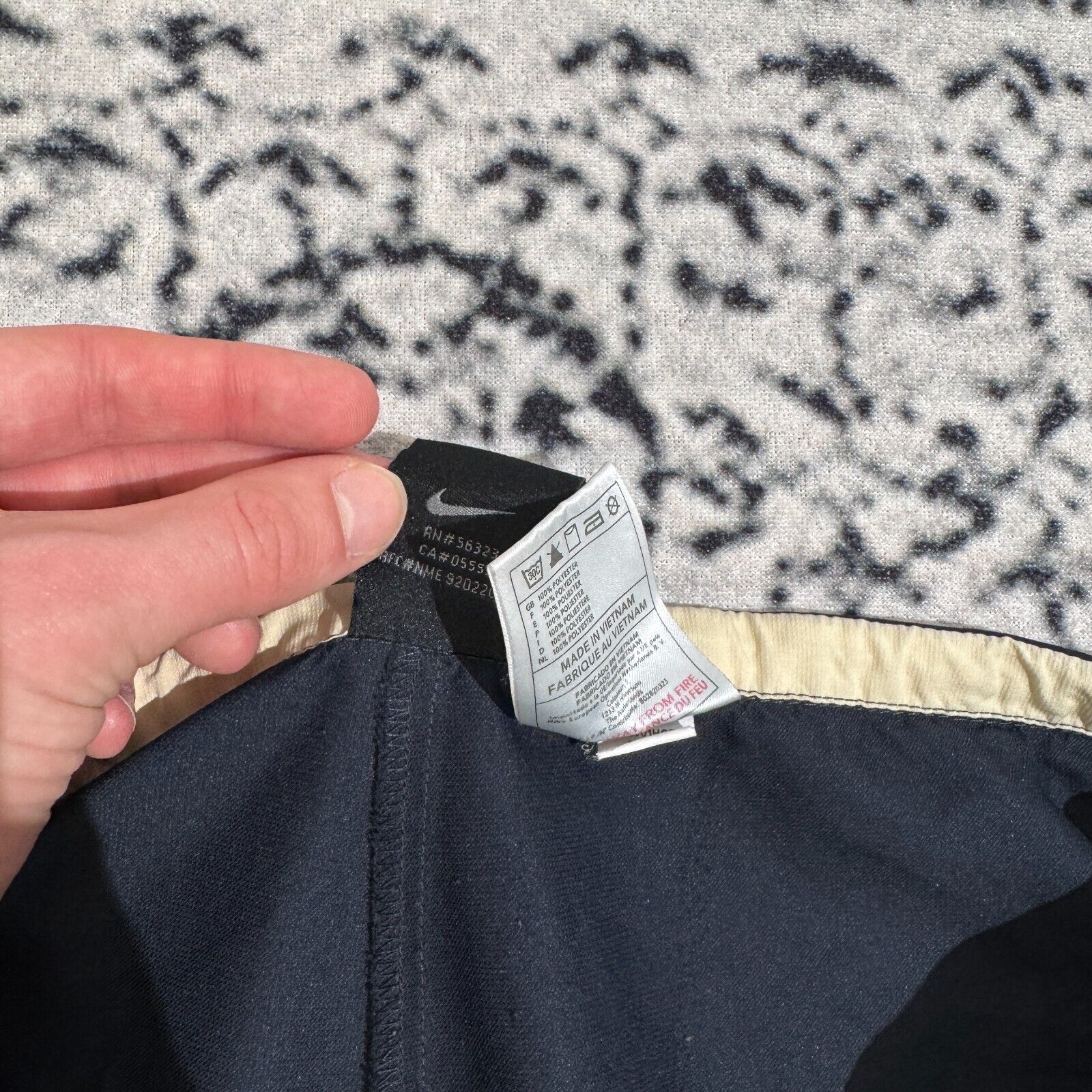 Nike × Vintage Vintage Nike Unisex Navy Polyester Trackpants Size XL Baggy Size US 35 - 8 Thumbnail