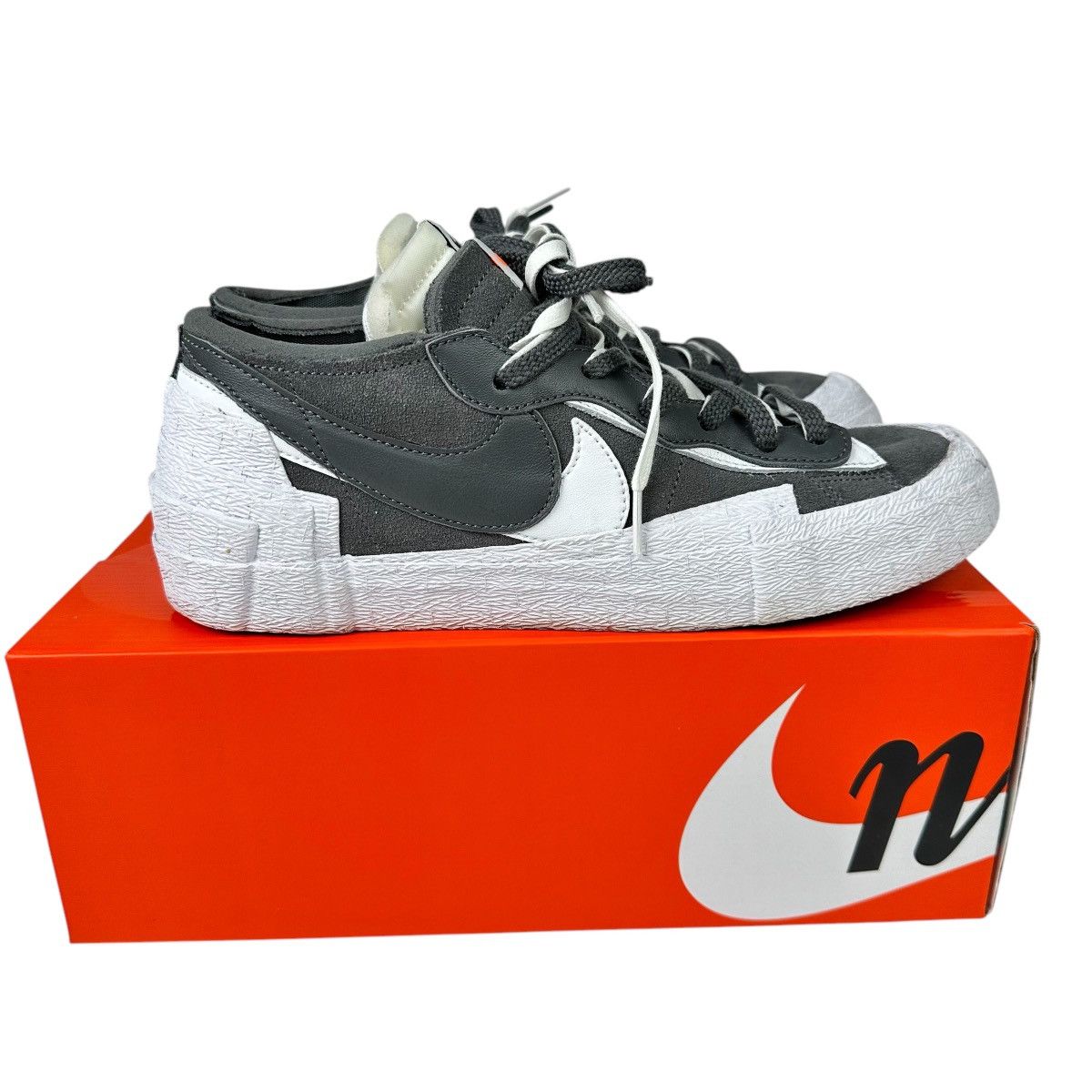 Nike × Sacai Nike Blazer Low Sacai Iron Grey White Size 9.5 Size US 9.5 / EU 42-43 - 2 Thumbnail