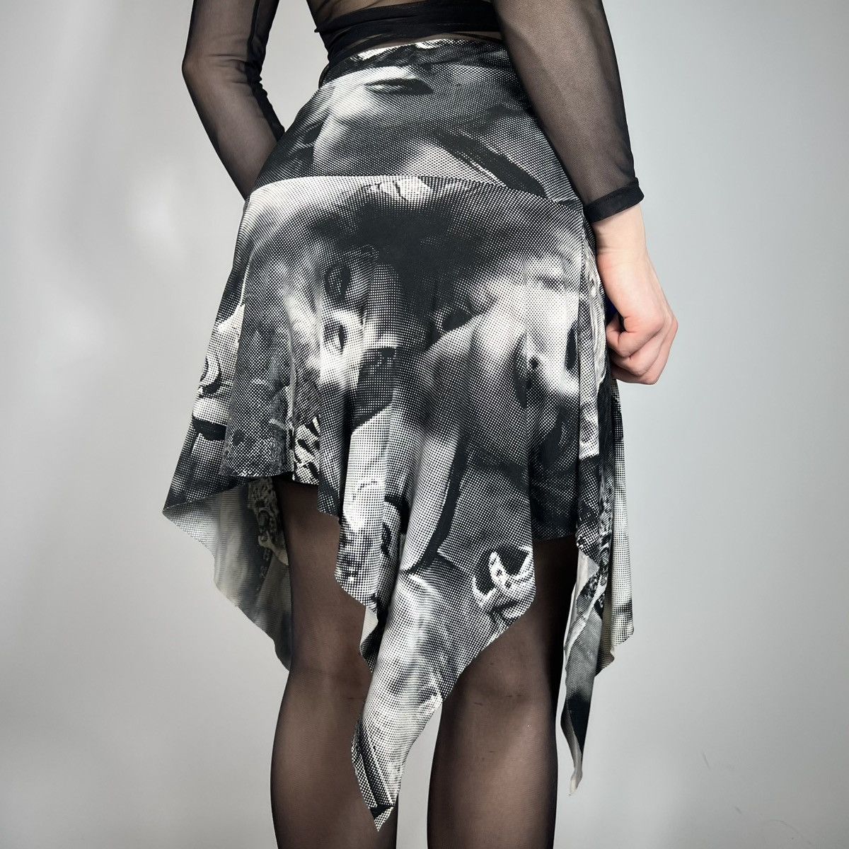 Japanese Brand Vintage Y2K Japanese Art Face Marilyn Monroe Logo Skirt Size 28" / US 6 / IT 42 - 4 Thumbnail