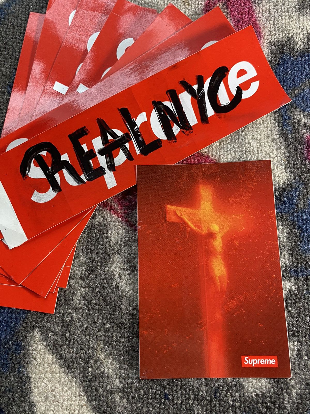 Supreme Supreme Andres Serrano Piss Christ Sticker Size ONE SIZE - 1 Preview